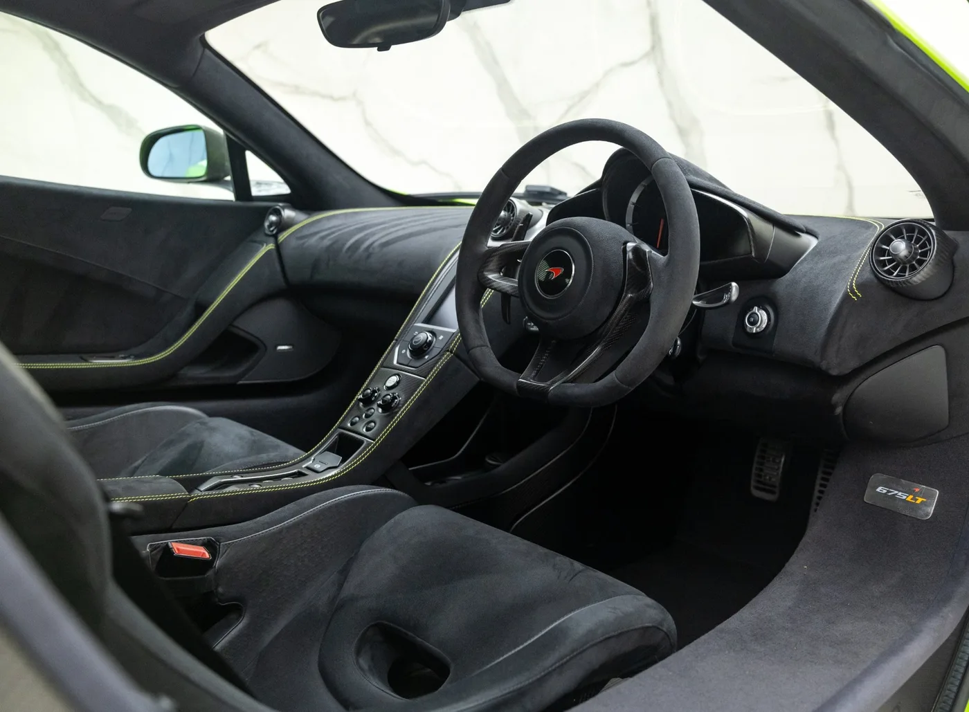 2016 McLaren 675LT offered by a specialist dealer in Banstead, United Kingdom, photo 10 of 15