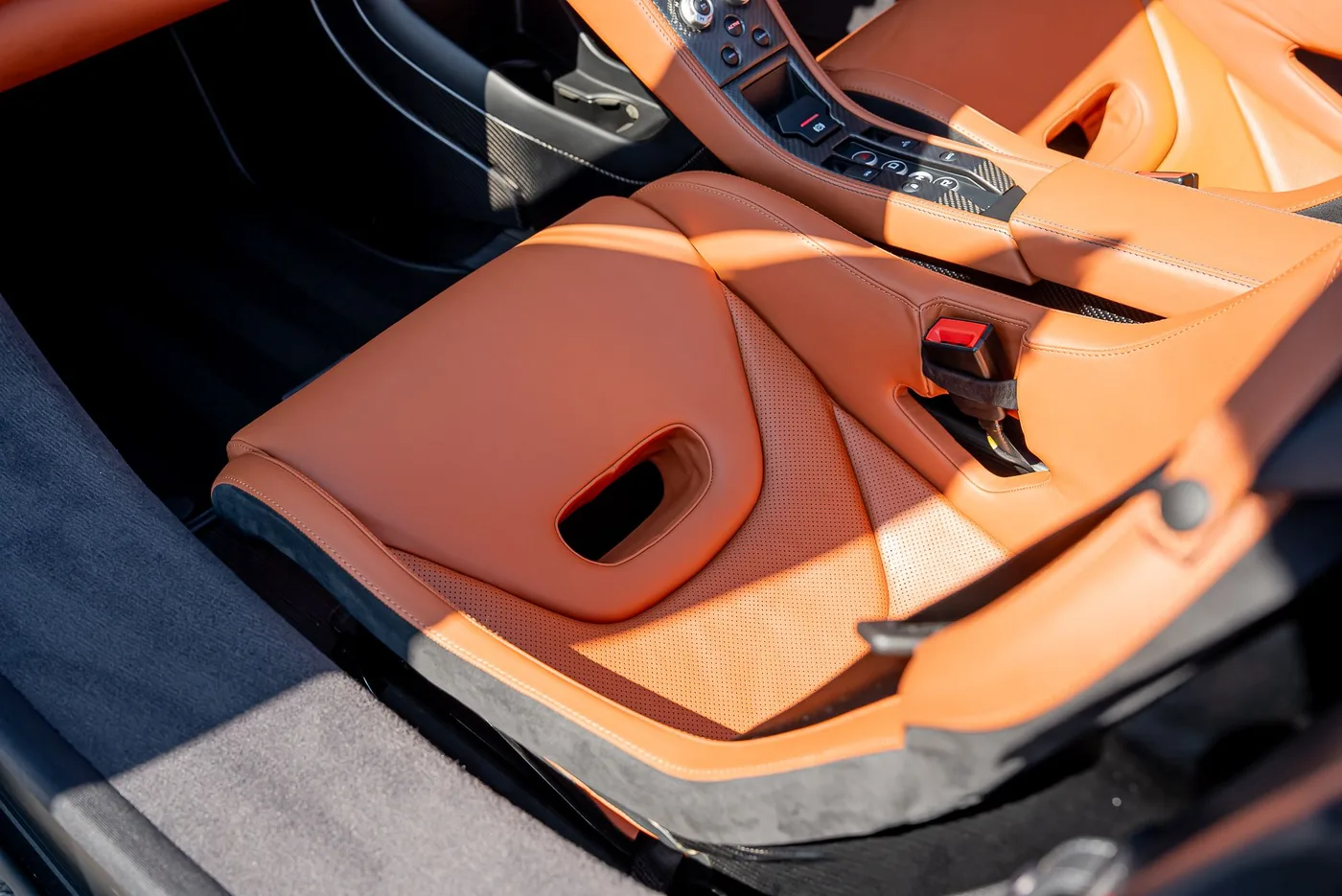 2016 McLaren 675LT Spider angeboten von einem Supersportwagenhändler in Preston, Vereinigtes Königreich, Foto 23 von 25