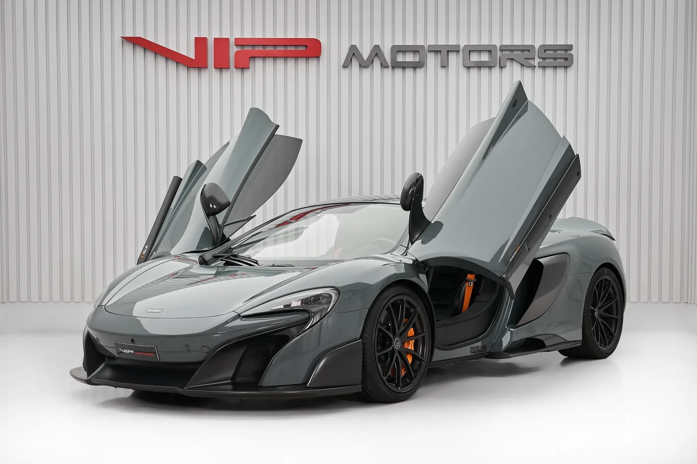 2016 McLaren 675LT angeboten von einem Fachhändler in Dubai, Vereinigte Arabische Emirate, Foto 3 von 10
