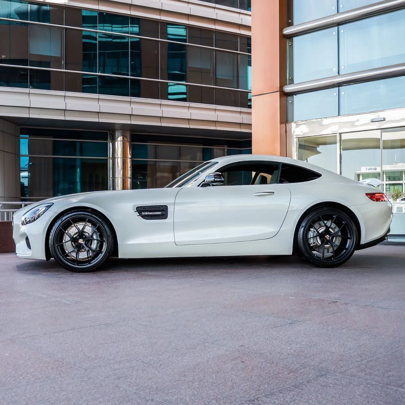 2016 Mercedes-AMG AMG GT 63 S proposée par un concessionnaire spécialisé à Dubai, Émirats arabes unis, photo 4 sur 14