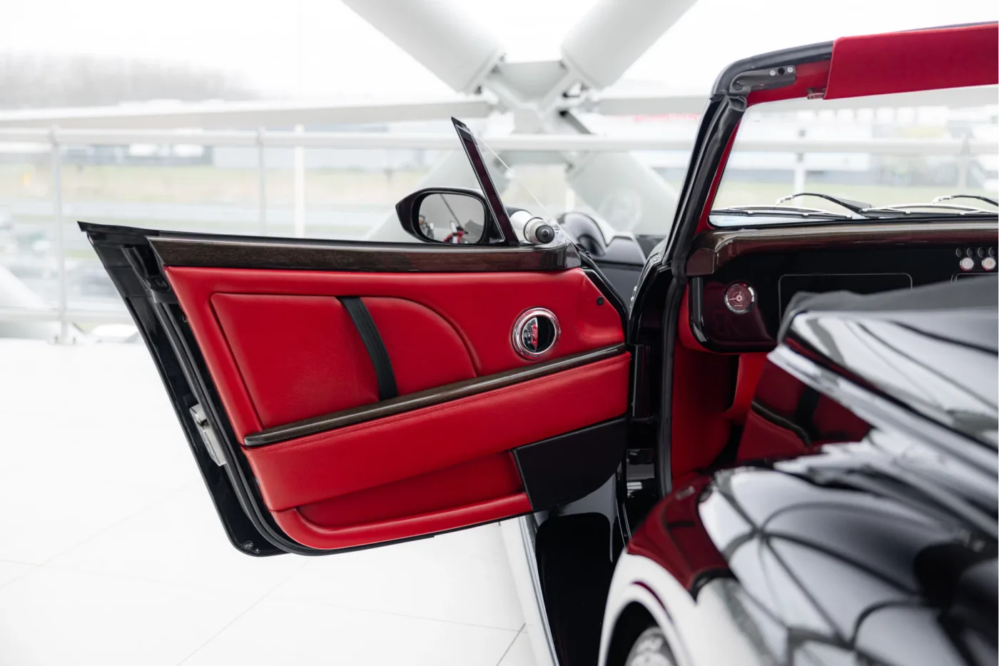 2016 Morgan Aero 8 offered by an official McLaren and Morgan dealer in Utrecht, Netherlands, photo 5 of 25