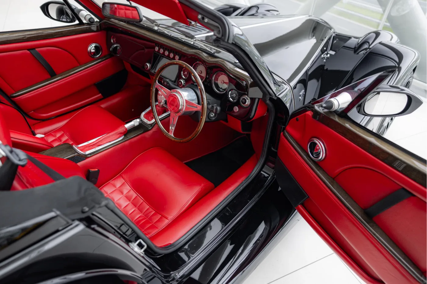 2016 Morgan Aero 8 offered by an official McLaren and Morgan dealer in Utrecht, Netherlands, photo 7 of 25