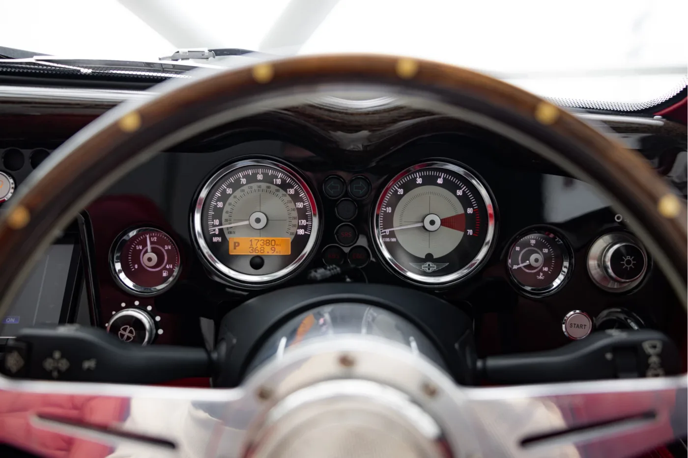 2016 Morgan Aero 8 offered by an official McLaren and Morgan dealer in Utrecht, Netherlands, photo 9 of 25