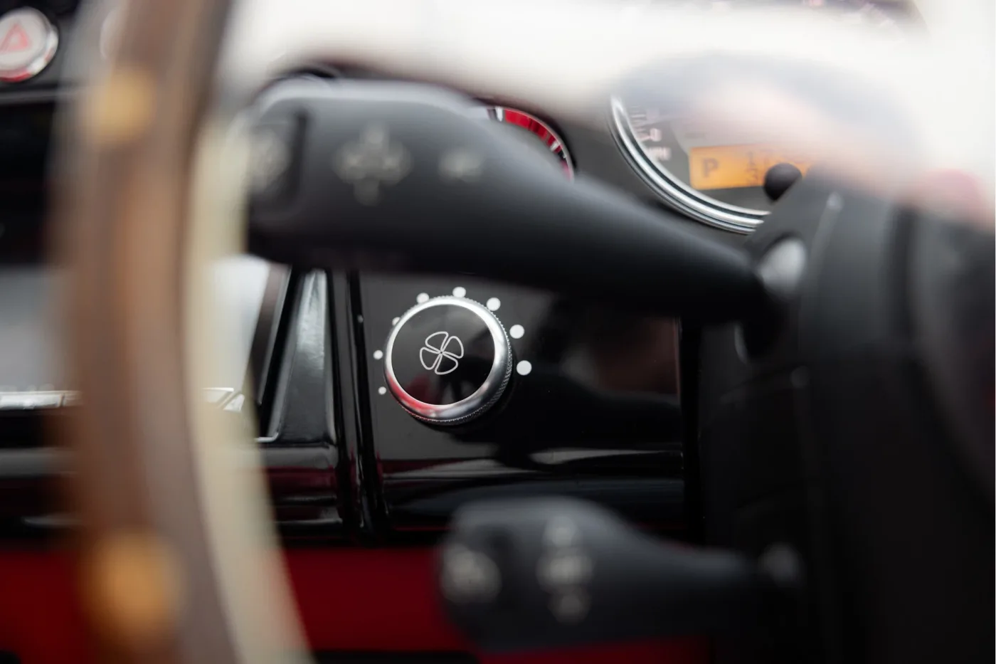 2016 Morgan Aero 8 offered by an official McLaren and Morgan dealer in Utrecht, Netherlands, photo 19 of 25