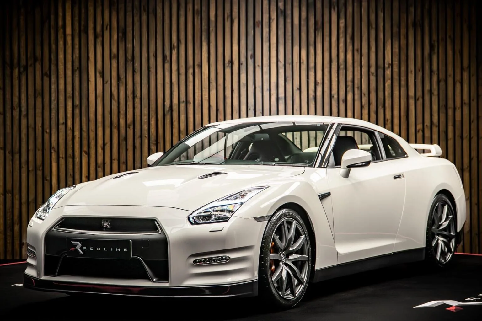 2016 Nissan GT-R en un concesionario especializado de Knaresborough, Reino Unido, foto principal