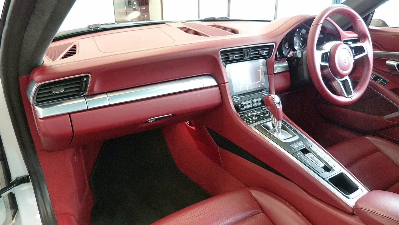 2016 Porsche 911 Carrera offered by a franchised dealer group in Cheltenham, United Kingdom, photo 3 of 25