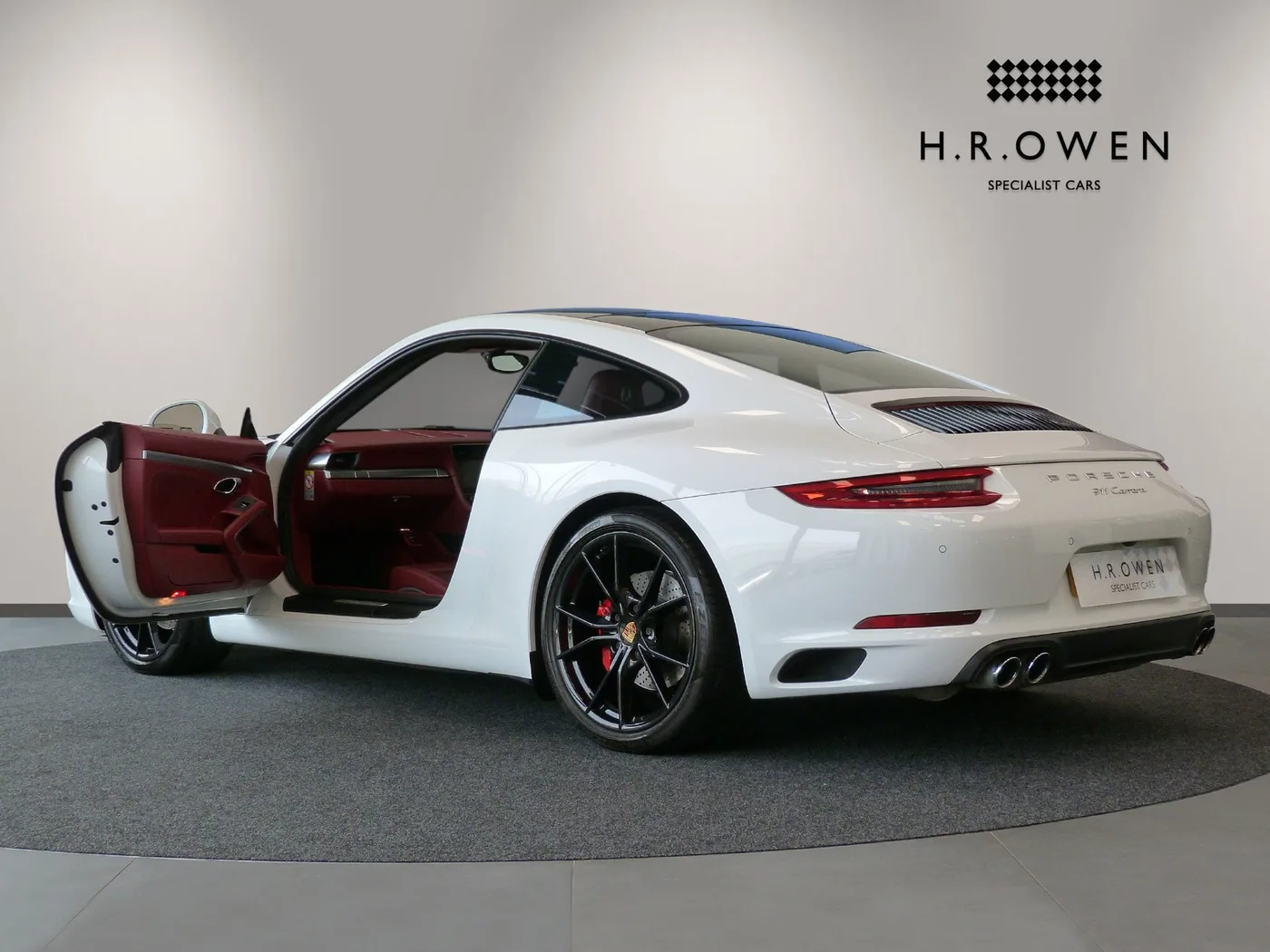 2016 Porsche 911 Carrera offered by a franchised dealer group in Cheltenham, United Kingdom, photo 13 of 25