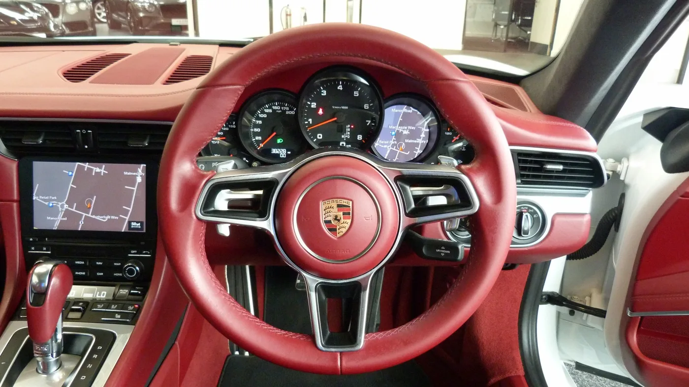 2016 Porsche 911 Carrera offered by a franchised dealer group in Cheltenham, United Kingdom, photo 19 of 25