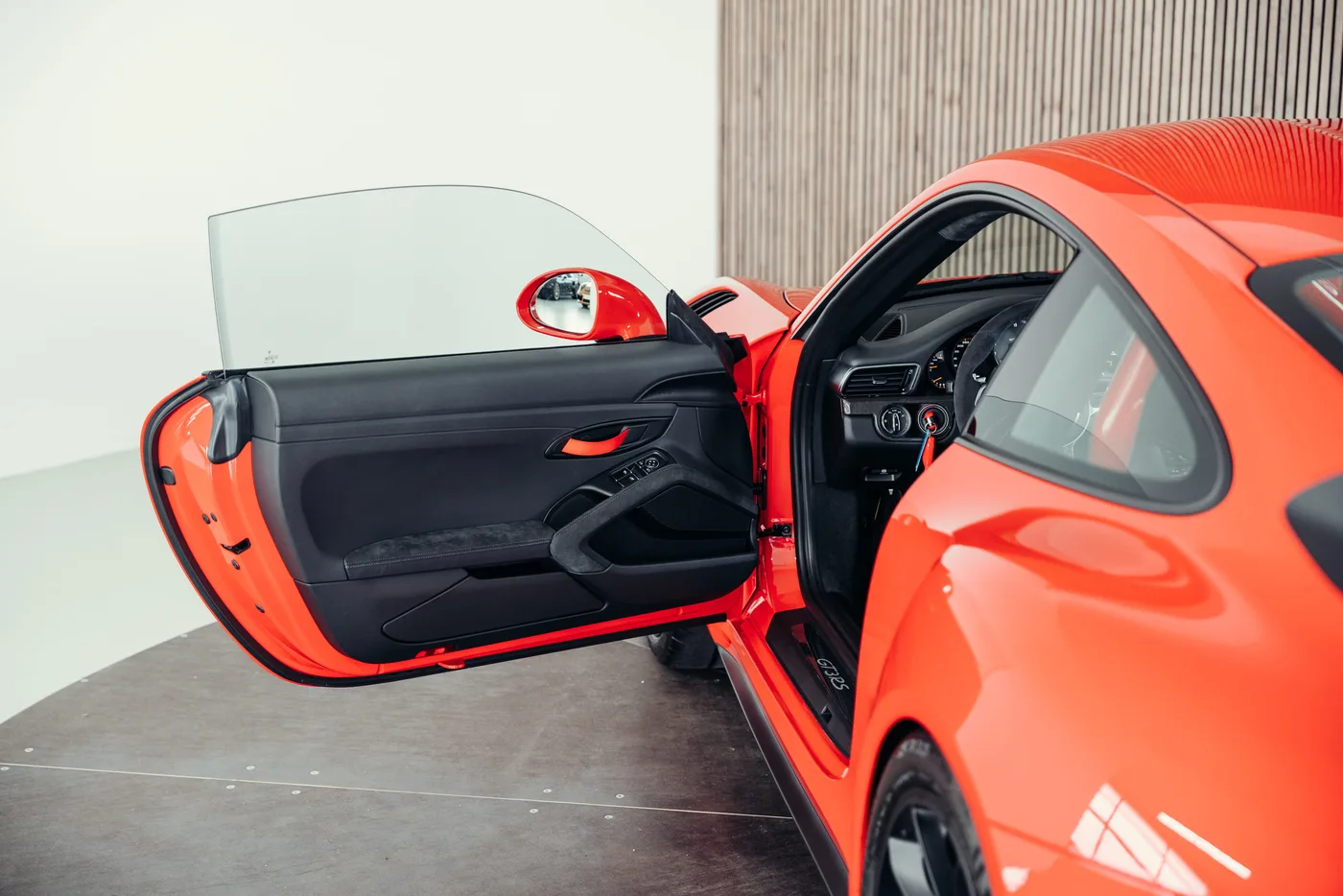 2016 Porsche 911 GT3 RS angeboten von einem Oldtimerspezialisten in Stuttgart, Deutschland, Foto 18 von 25