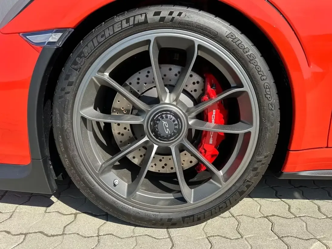2016 Porsche 911 GT3 RS, 8/11