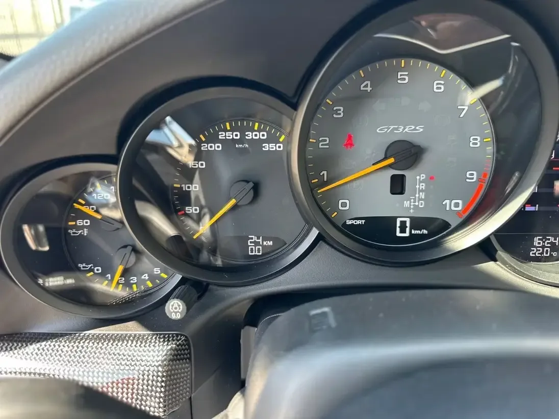 2016 Porsche 911 GT3 RS, 9/11