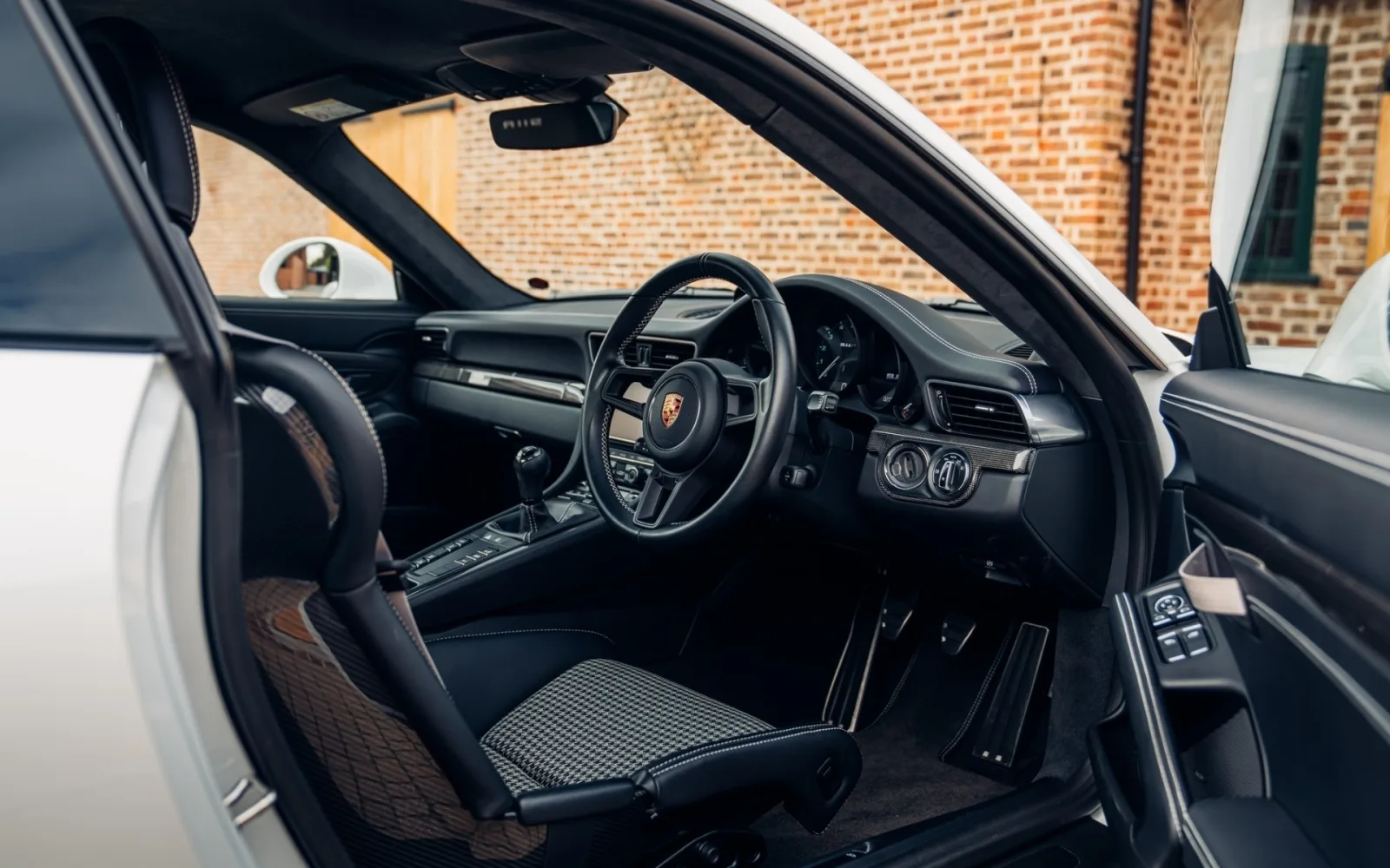2016 Porsche 911 R, 4/25