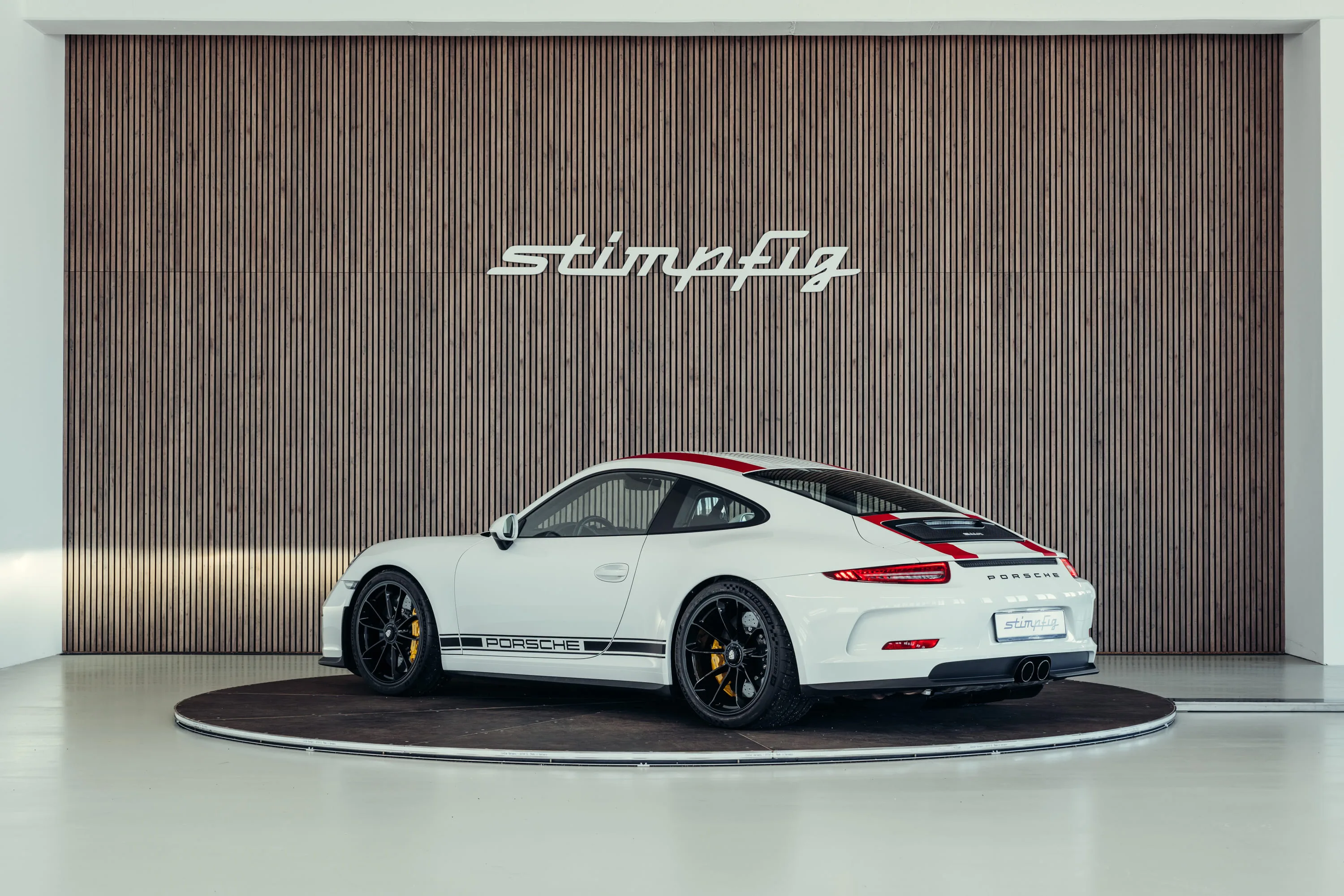 2016 Porsche 911 R offered by a collector car specialist in Stuttgart, Germany, photo 3 of 25