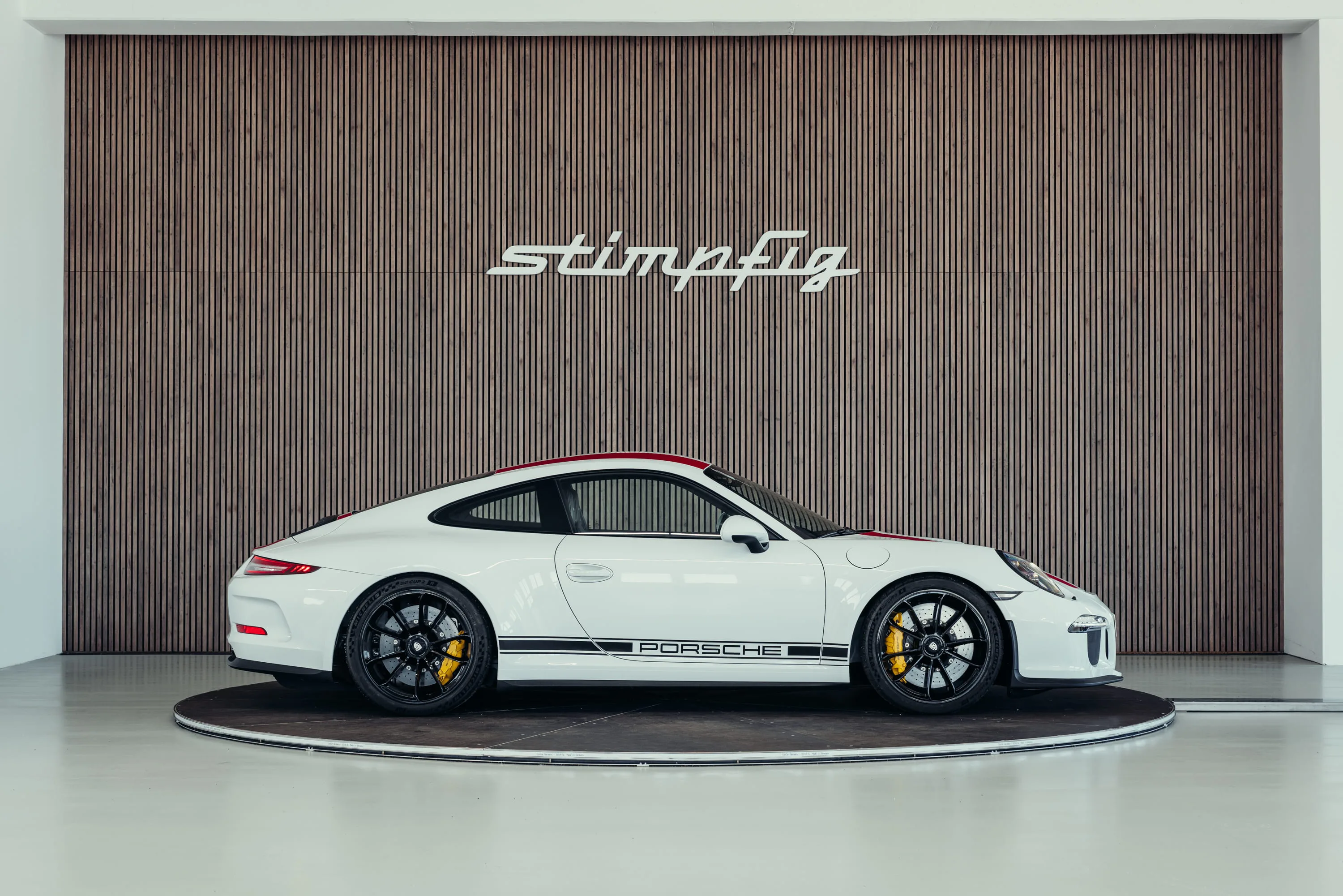 2016 Porsche 911 R offered by a collector car specialist in Stuttgart, Germany, photo 6 of 25