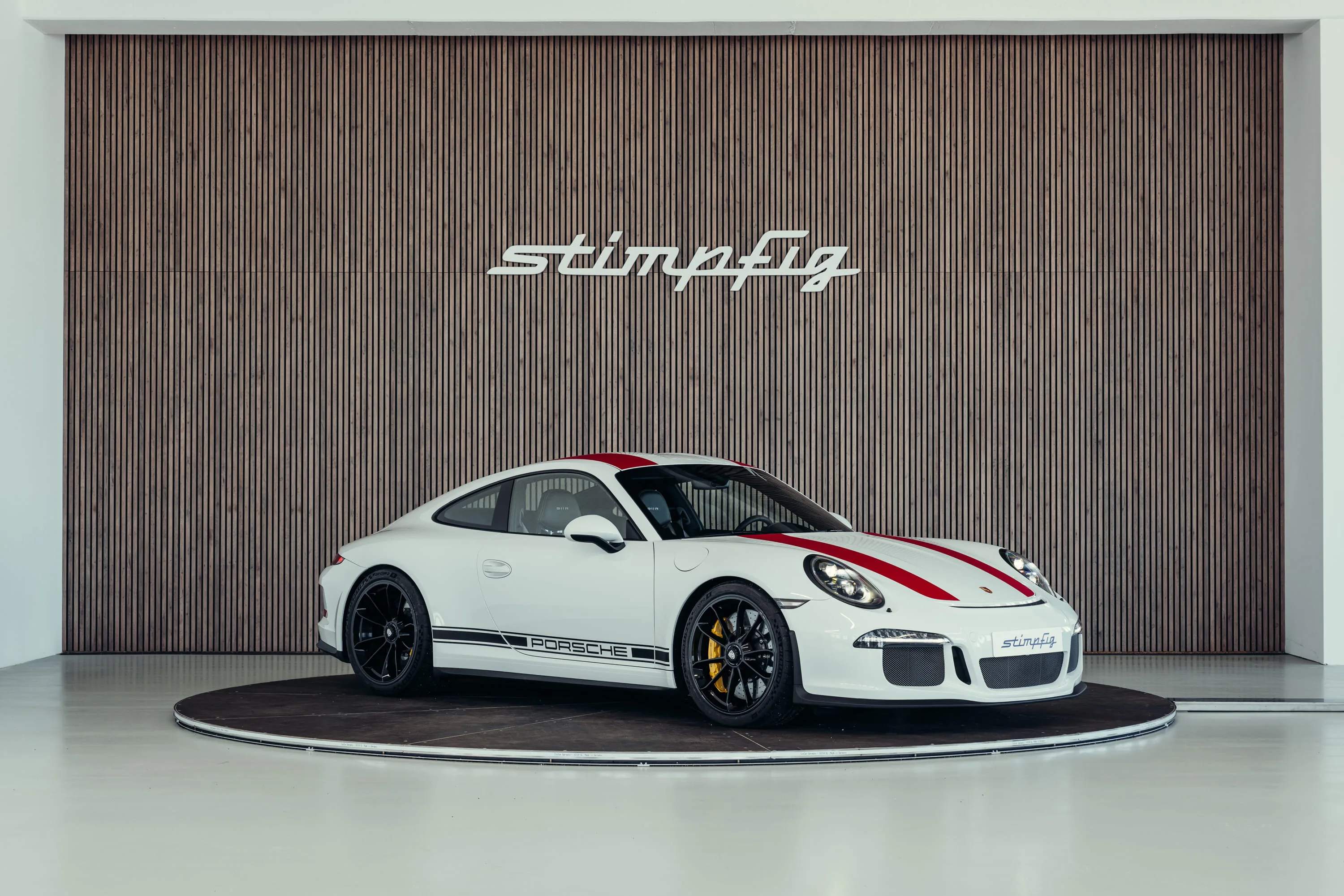 2016 Porsche 911 R offered by a collector car specialist in Stuttgart, Germany, photo 7 of 25