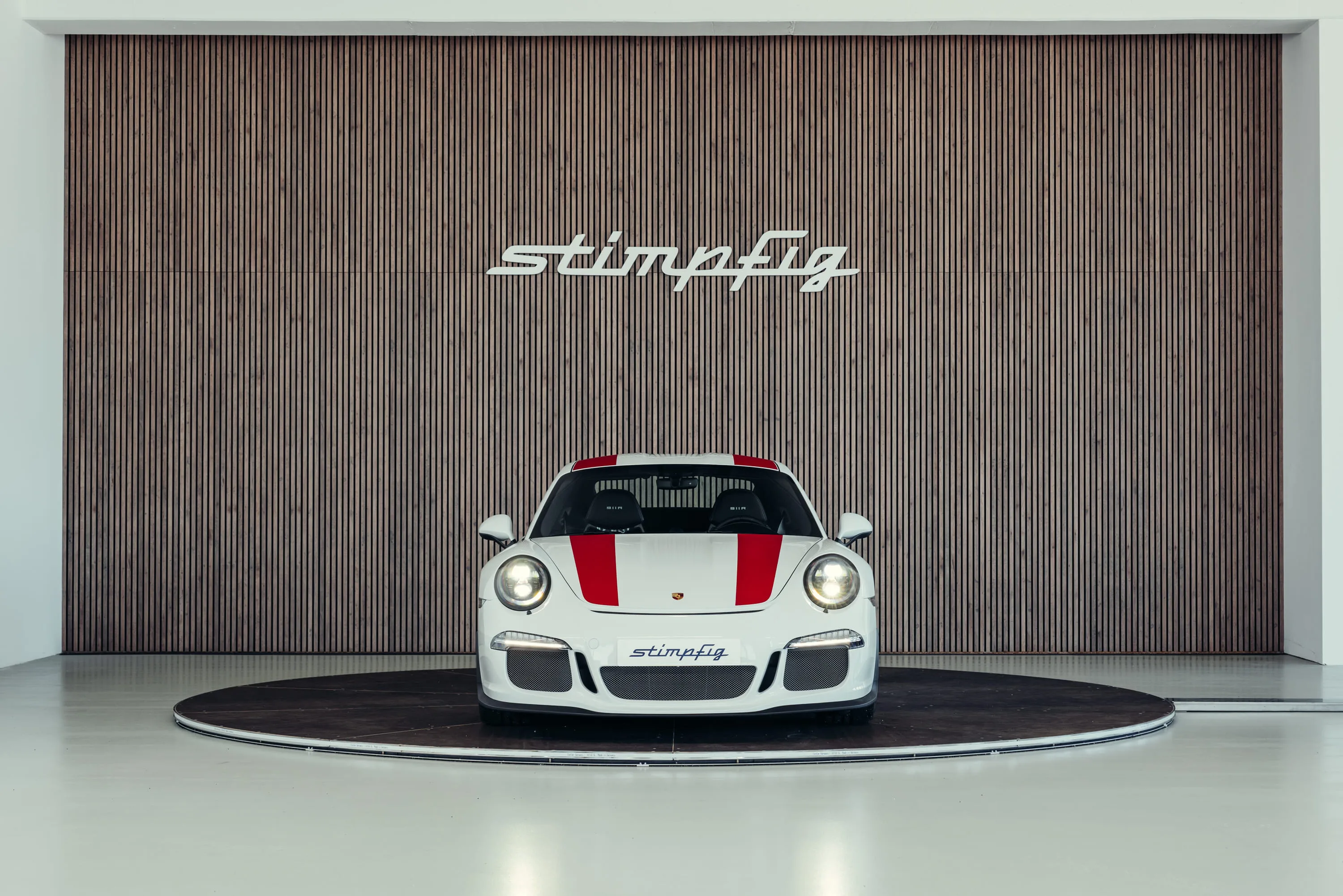 2016 Porsche 911 R offered by a collector car specialist in Stuttgart, Germany, photo 8 of 25