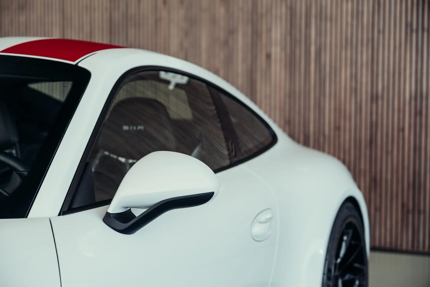 2016 Porsche 911 R offered by a collector car specialist in Stuttgart, Germany, photo 11 of 25
