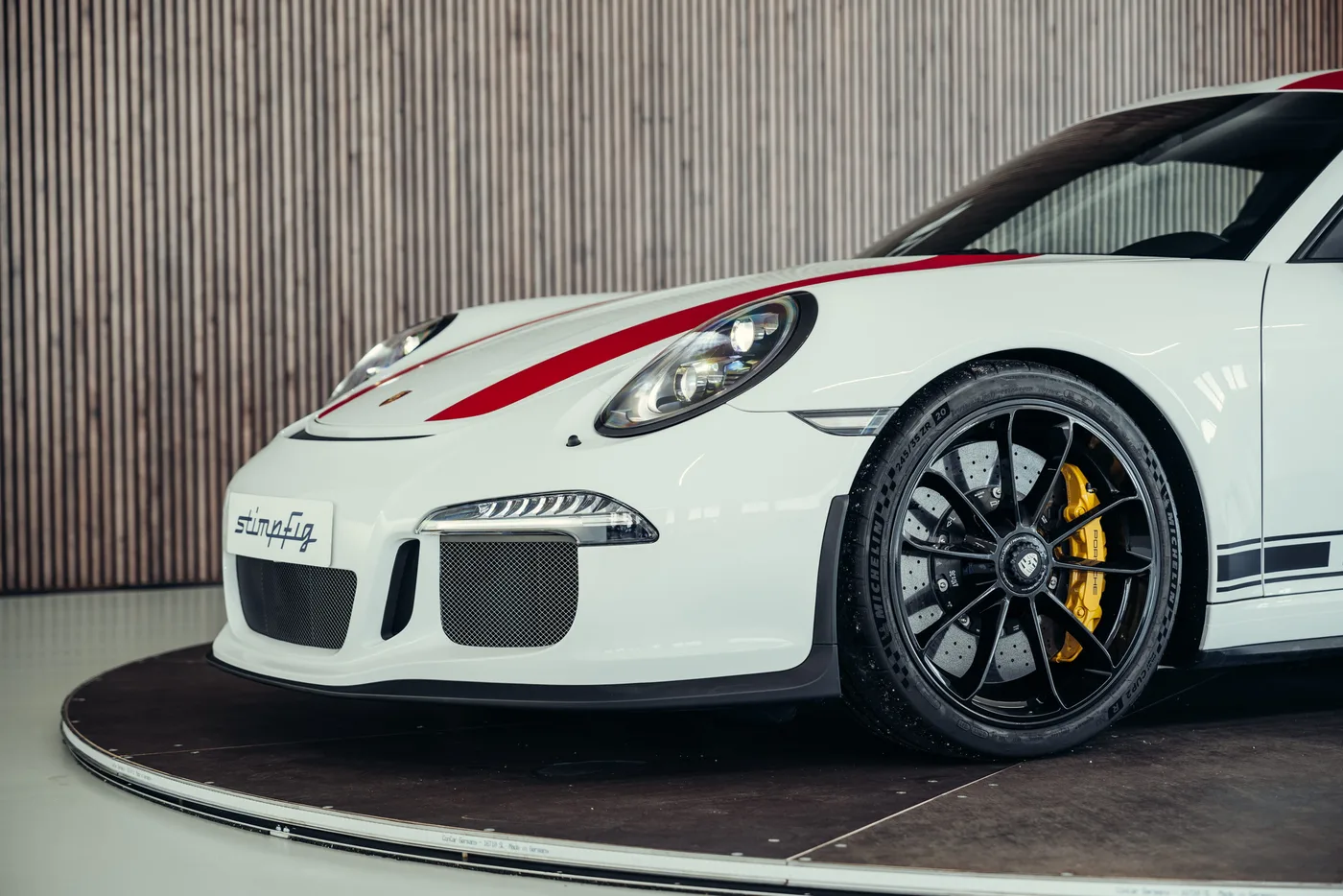 2016 Porsche 911 R offered by a collector car specialist in Stuttgart, Germany, photo 14 of 25