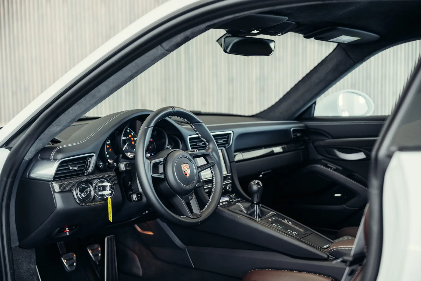 2016 Porsche 911 R offered by a collector car specialist in Stuttgart, Germany, photo 21 of 25