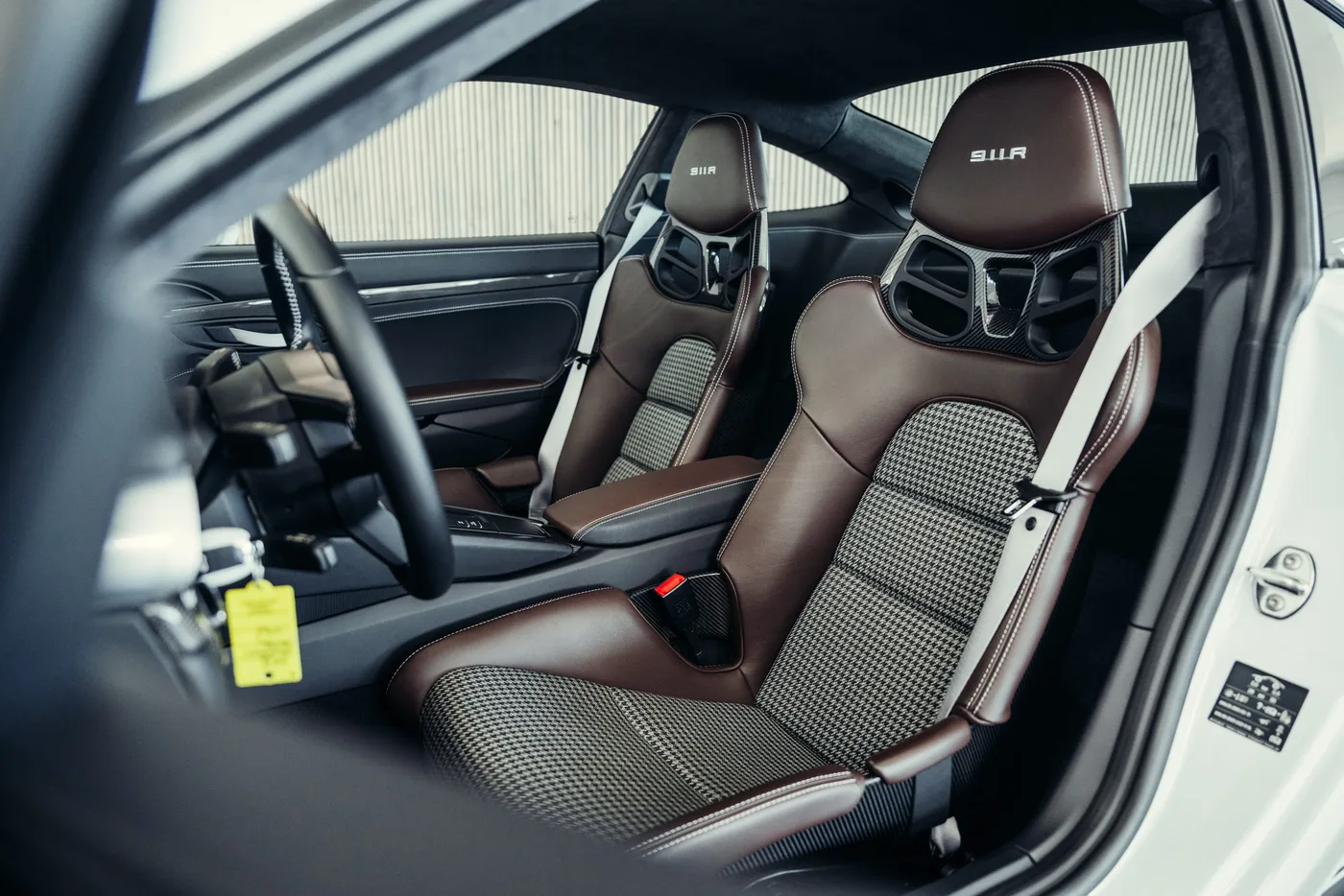 2016 Porsche 911 R offered by a collector car specialist in Stuttgart, Germany, photo 23 of 25
