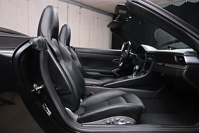 2016 Porsche 911 Turbo S Cabriolet 991.2, 19/30