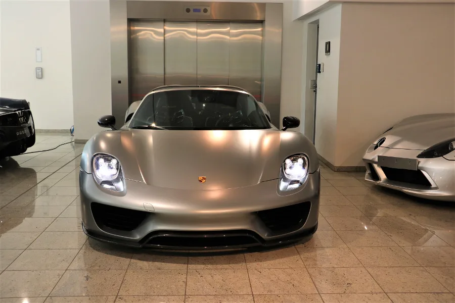2016 Porsche 918 Spyder offered by a specialist dealer in Haar, Germany, main photo