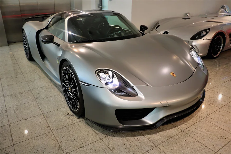 2016 Porsche 918 Spyder offered by a specialist dealer in Haar, Germany, main photo