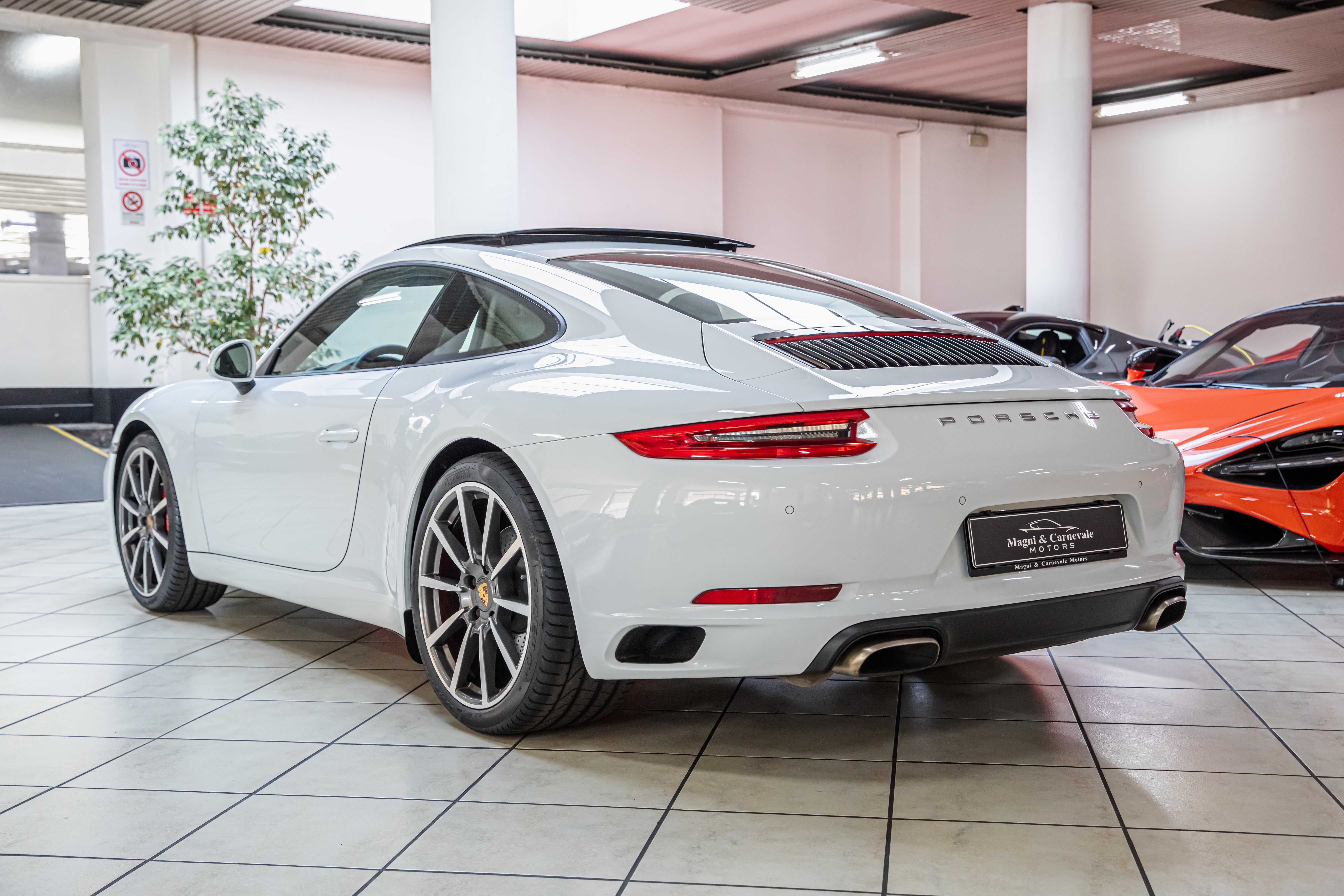 2016 Porsche 911 Carrera MK2 offered by a specialist dealer in Milan, Italy, photo 9 of 20