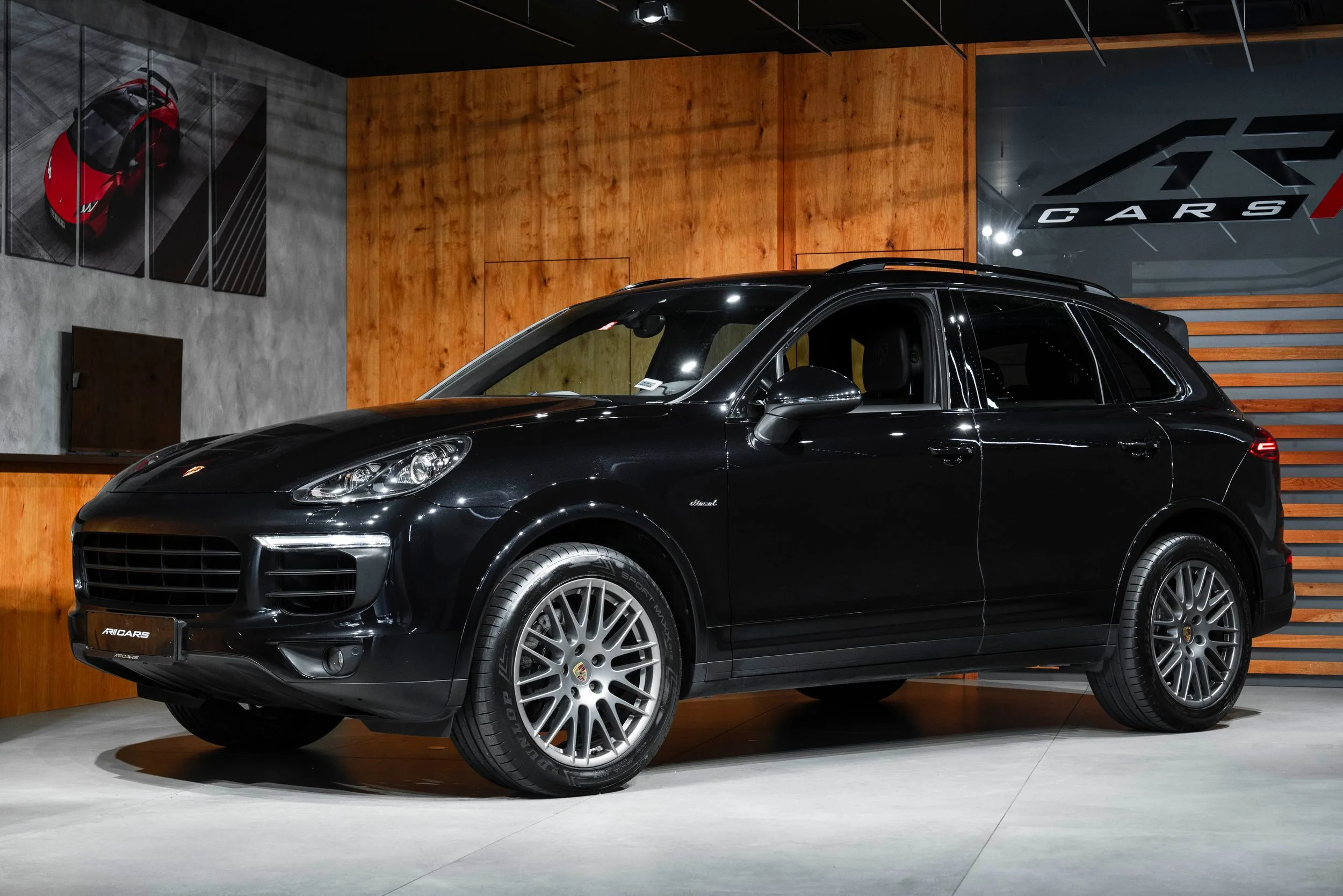 2016 Porsche Cayenne angeboten von einem Spezialhändler in Bratislava, Slowakei, Hauptfoto