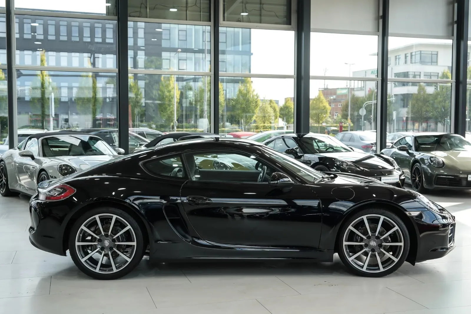 2016 Porsche Cayman Black Edition, 8/26