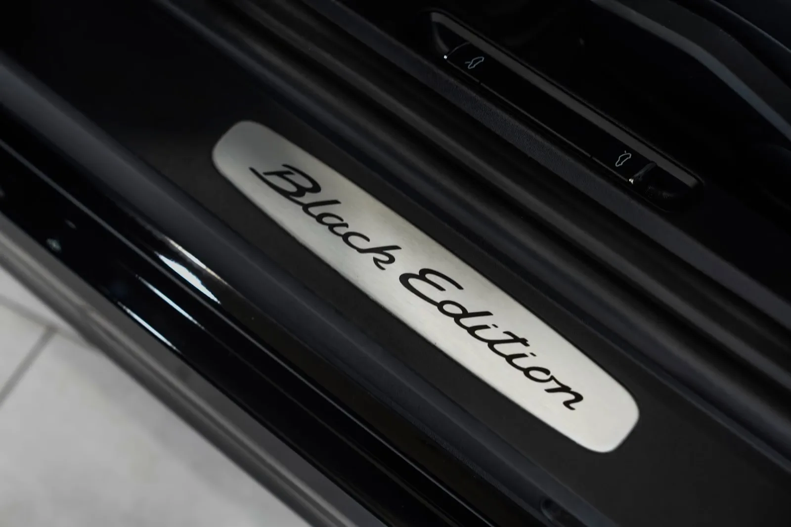 2016 Porsche Cayman Black Edition, 14/26