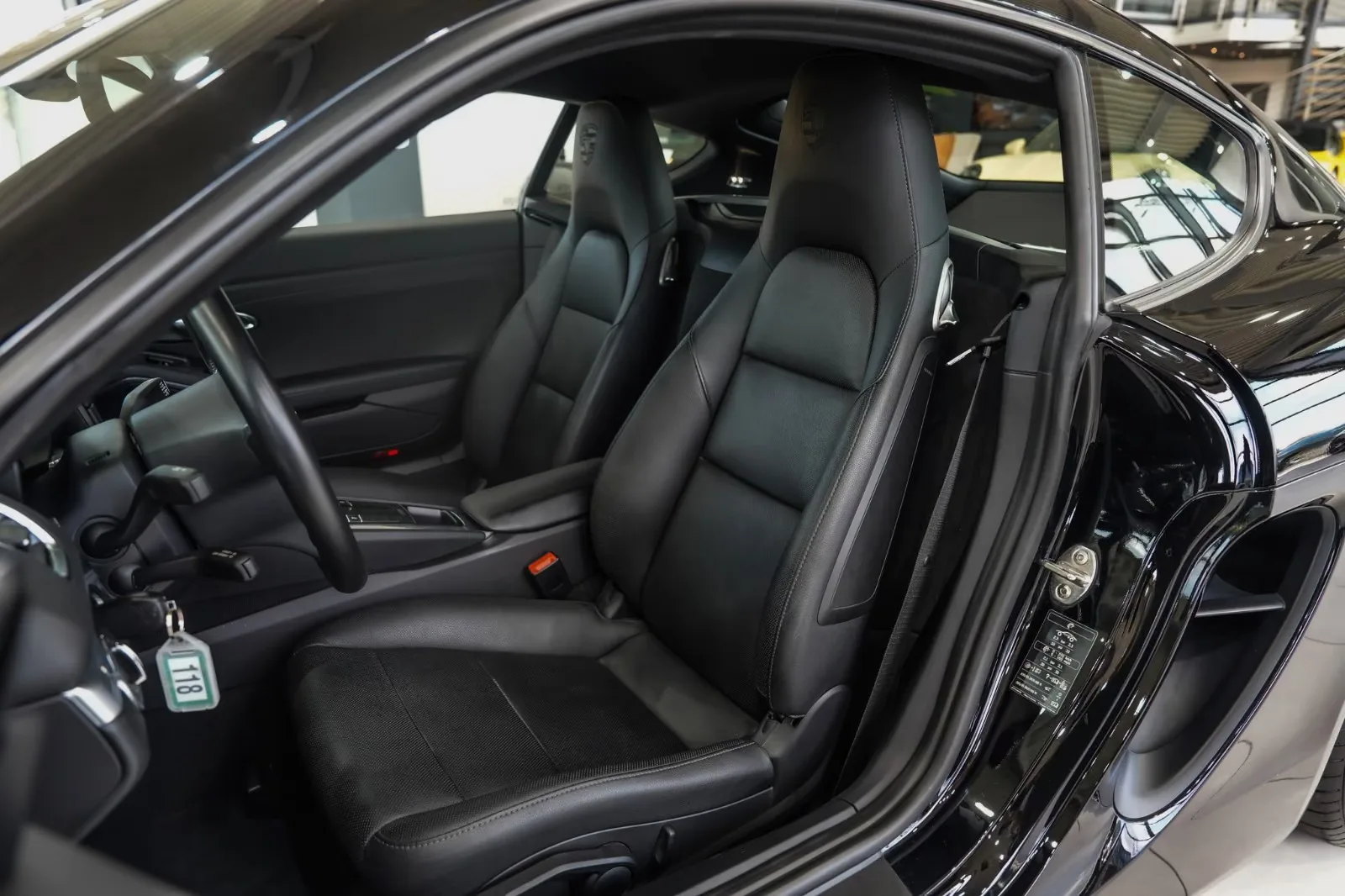 2016 Porsche Cayman Black Edition, 16/26