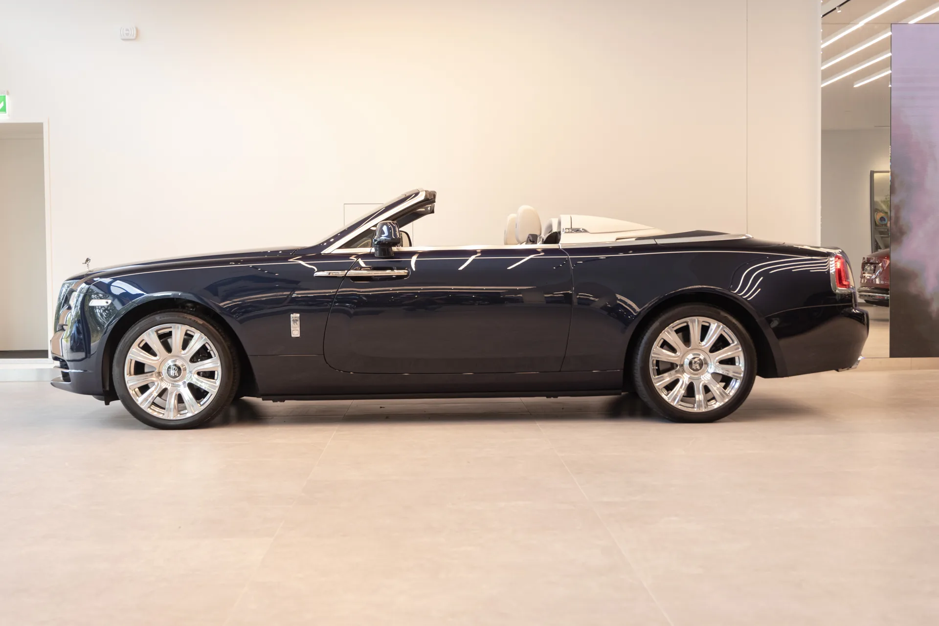 2016 Rolls-Royce Dawn, 2/30