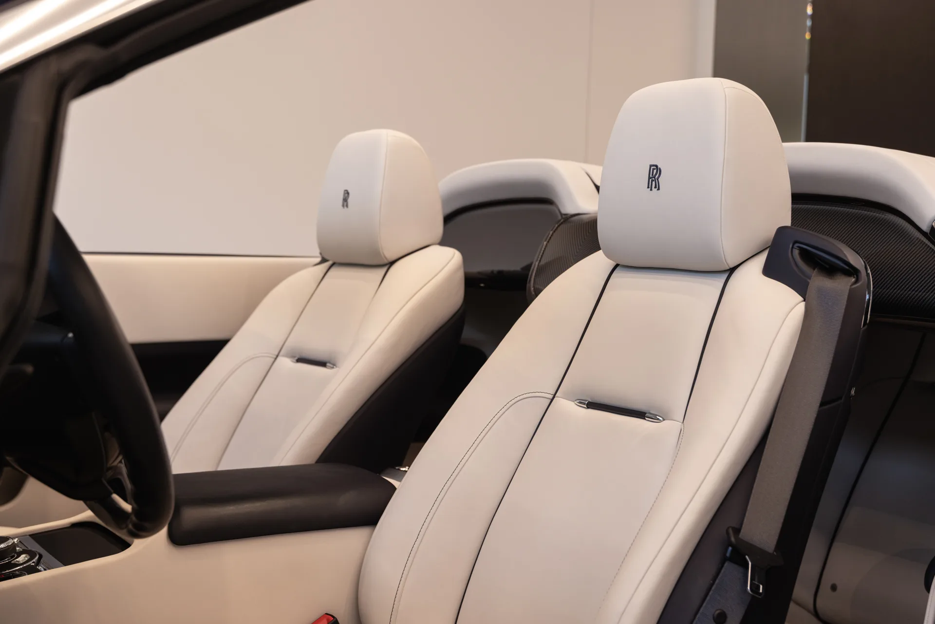 2016 Rolls-Royce Dawn, 3/30