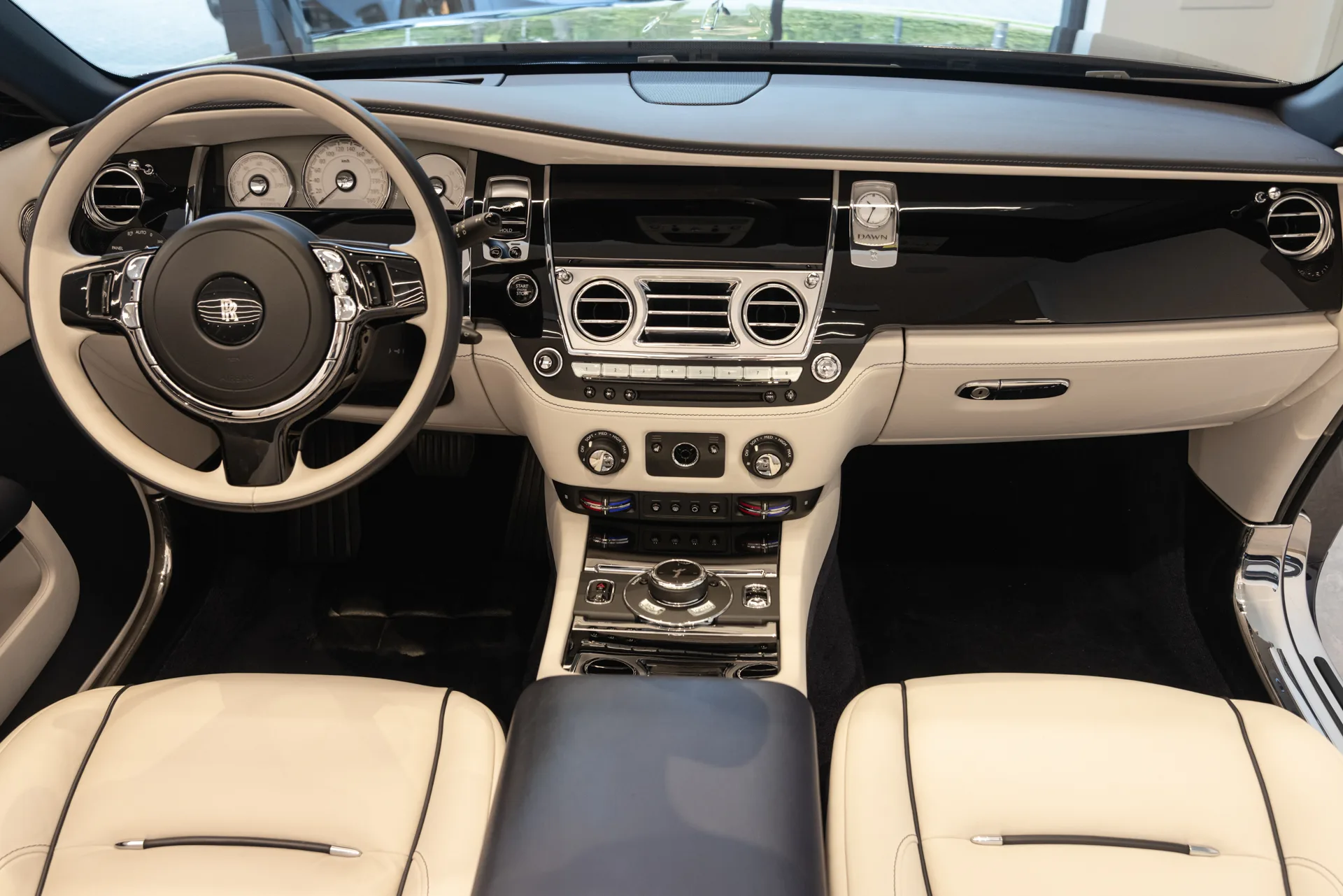 2016 Rolls-Royce Dawn, 4/30