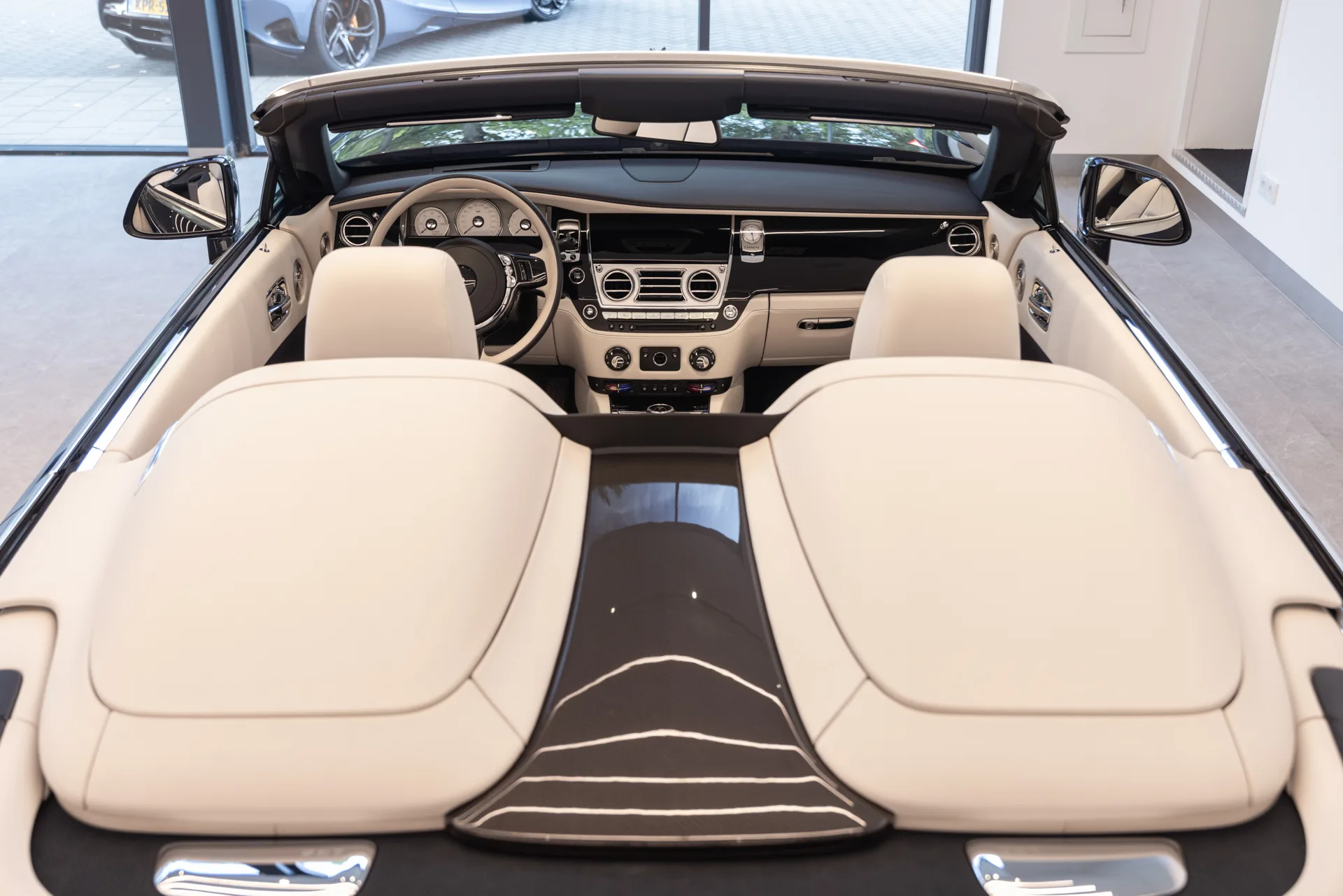 2016 Rolls-Royce Dawn, 8/30