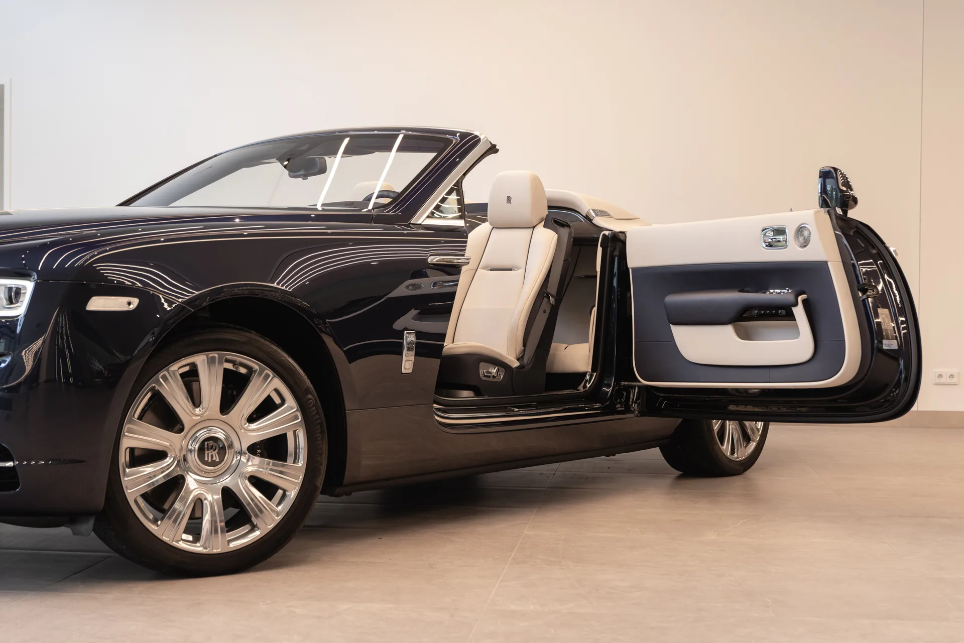 2016 Rolls-Royce Dawn, 19/30