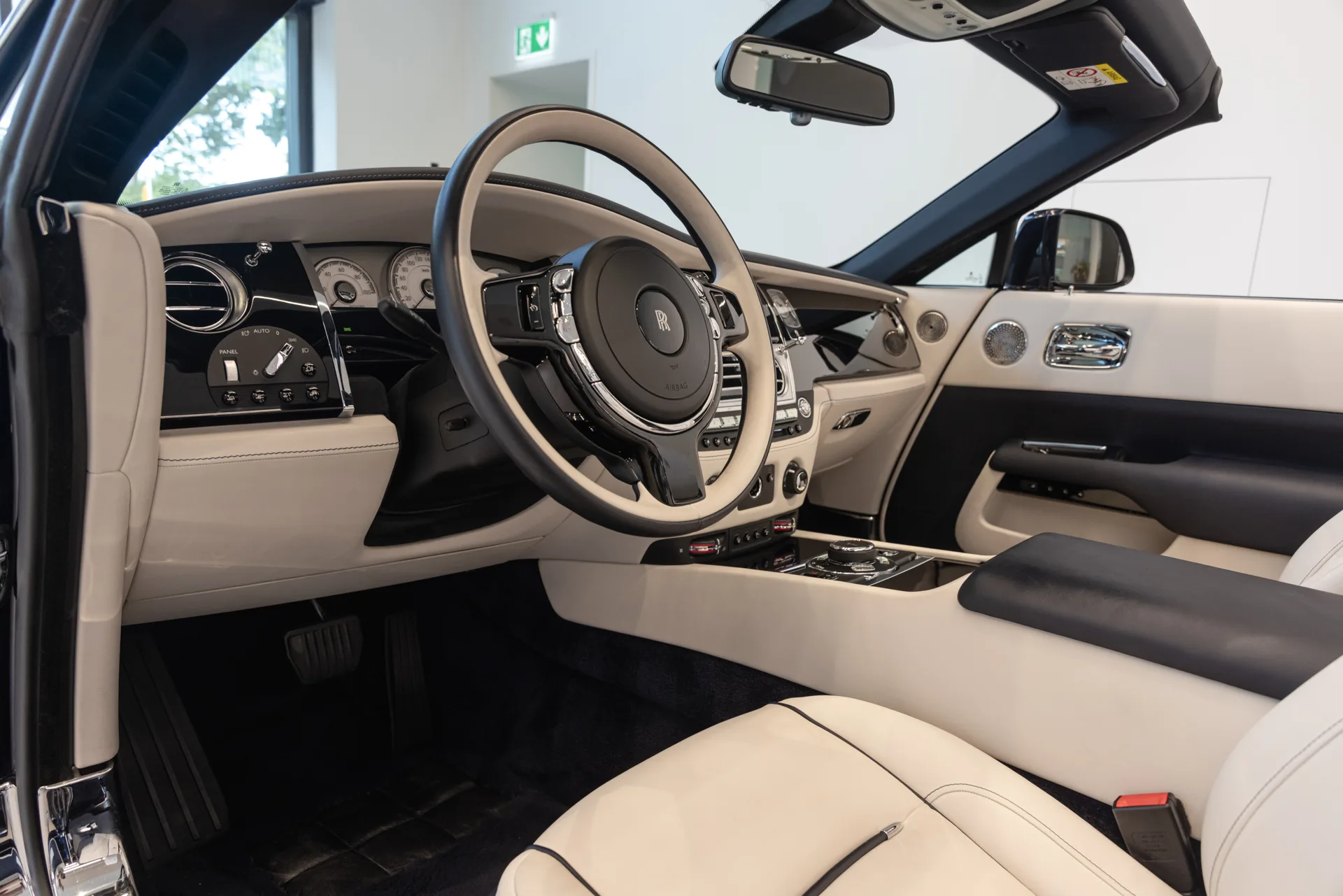 2016 Rolls-Royce Dawn, 26/30