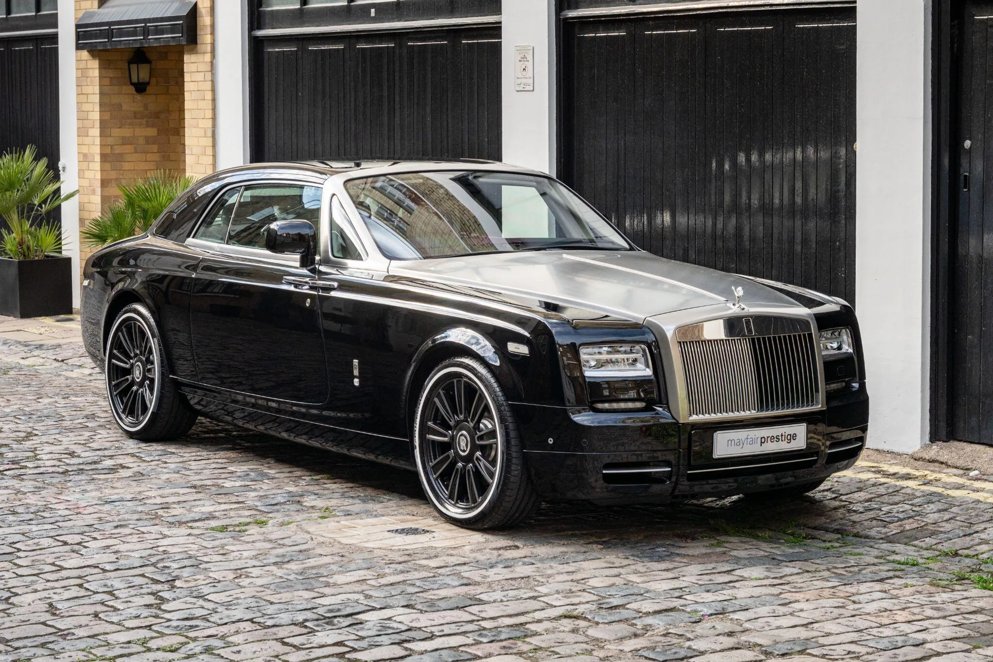 2016 Rolls-Royce Phantom Coupé Series II angeboten von einem Fachhändler in London, Vereinigtes Königreich, Hauptfoto