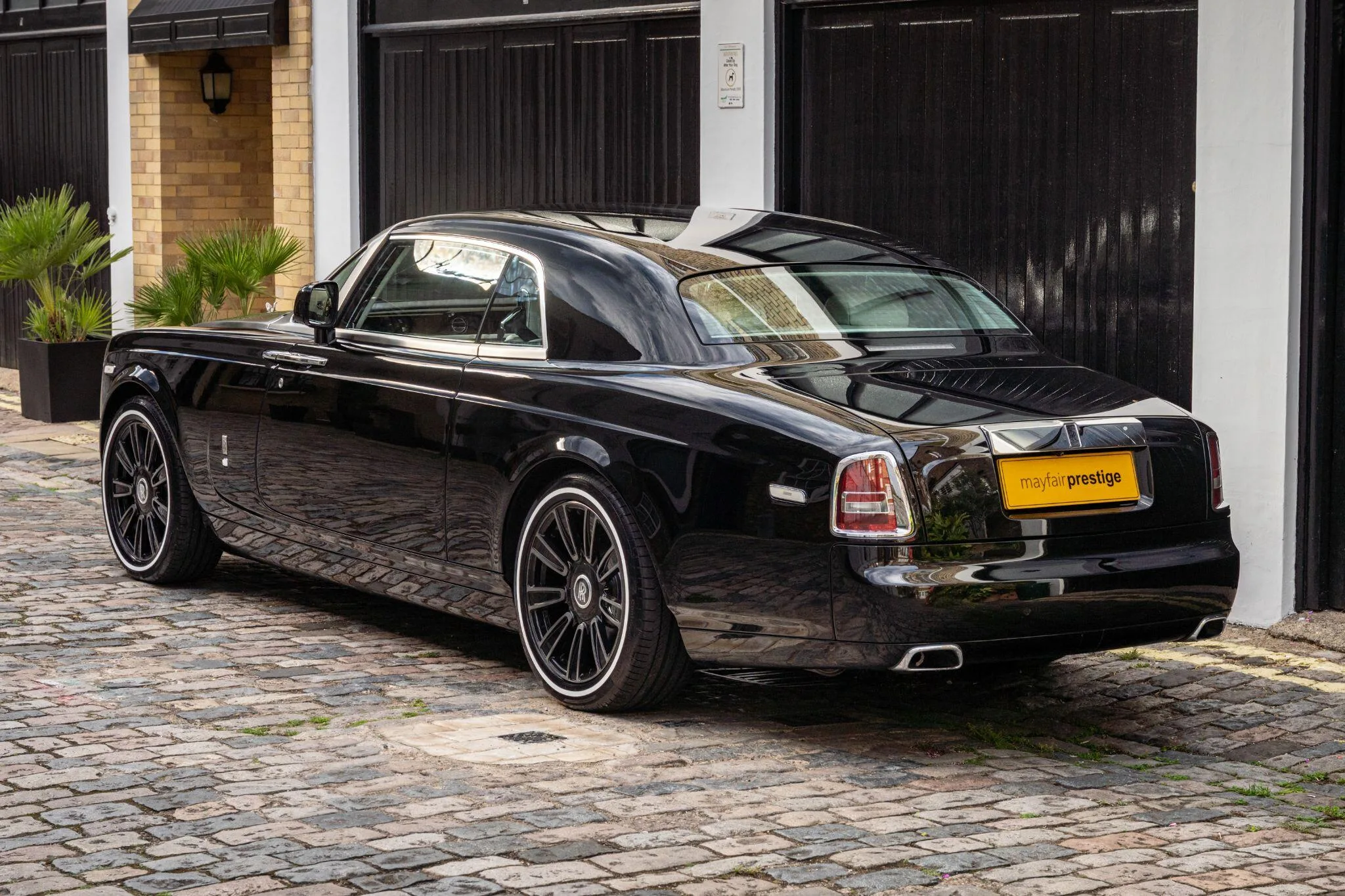 2016 Rolls-Royce Phantom Coupé Series II, 4/30