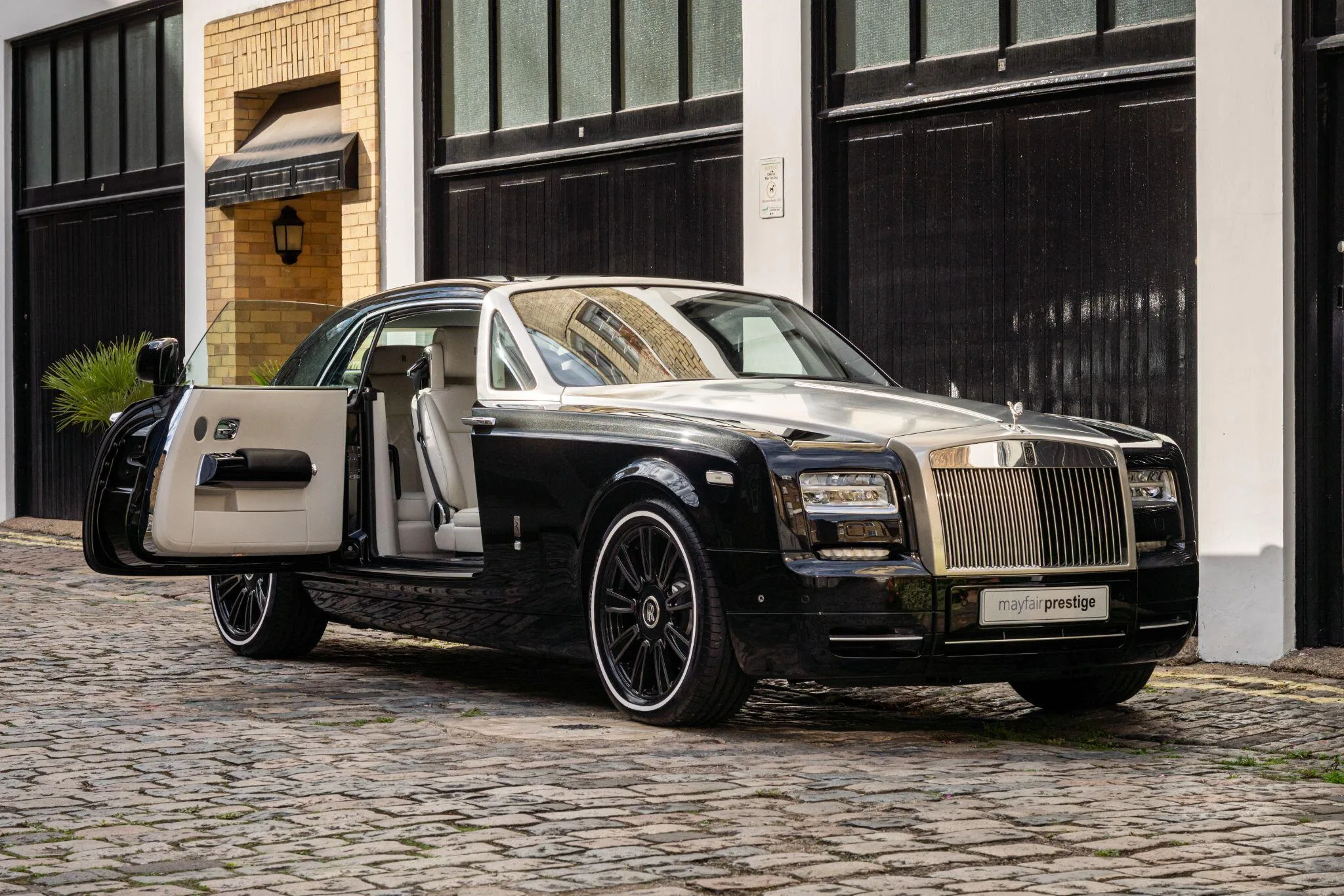 2016 Rolls-Royce Phantom Coupé Series II, 8/30