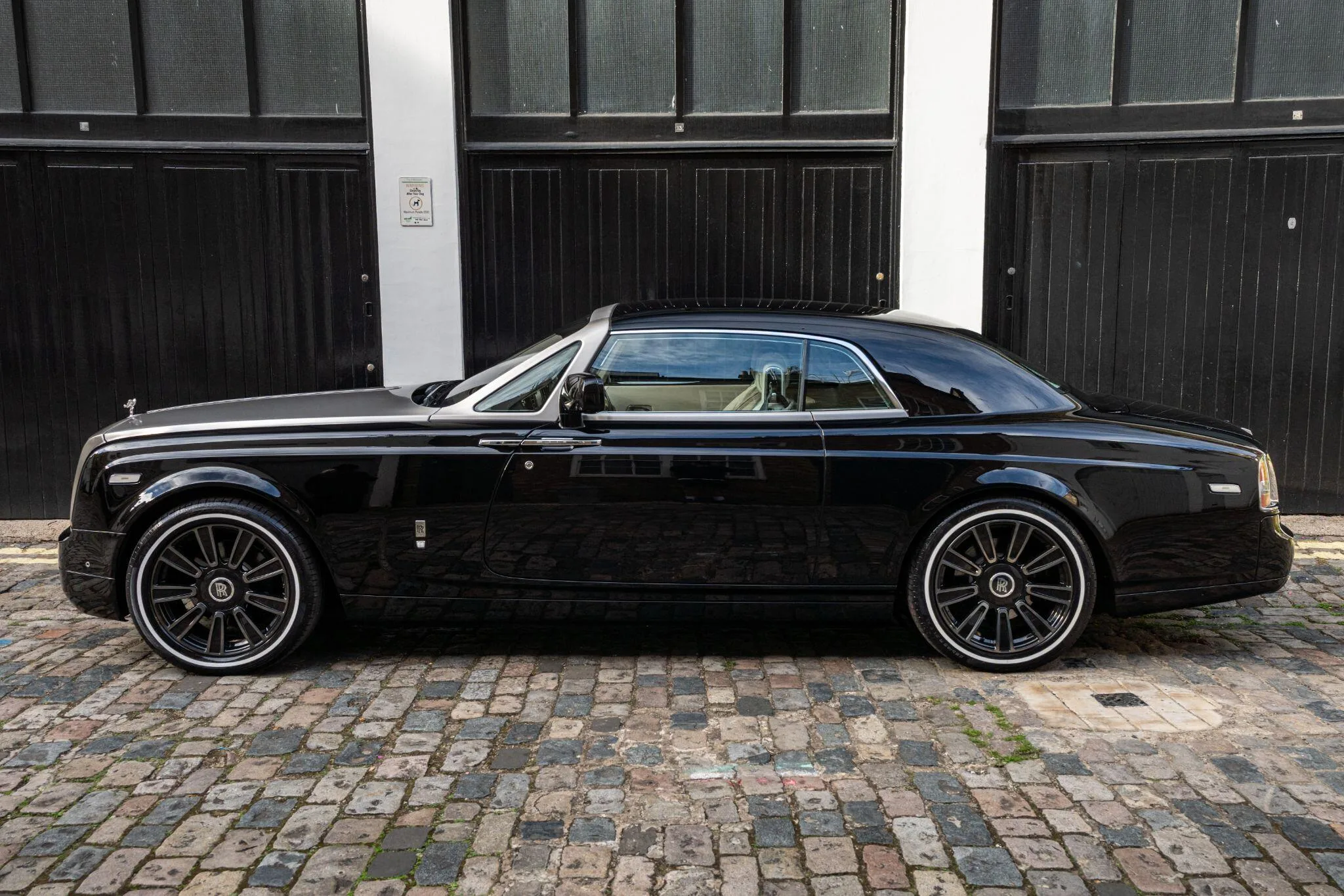 2016 Rolls-Royce Phantom Coupé Series II, 12/30