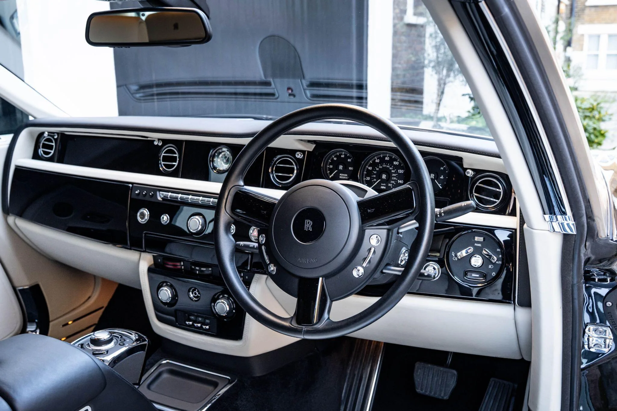 2016 Rolls-Royce Phantom Coupé Series II, 18/30