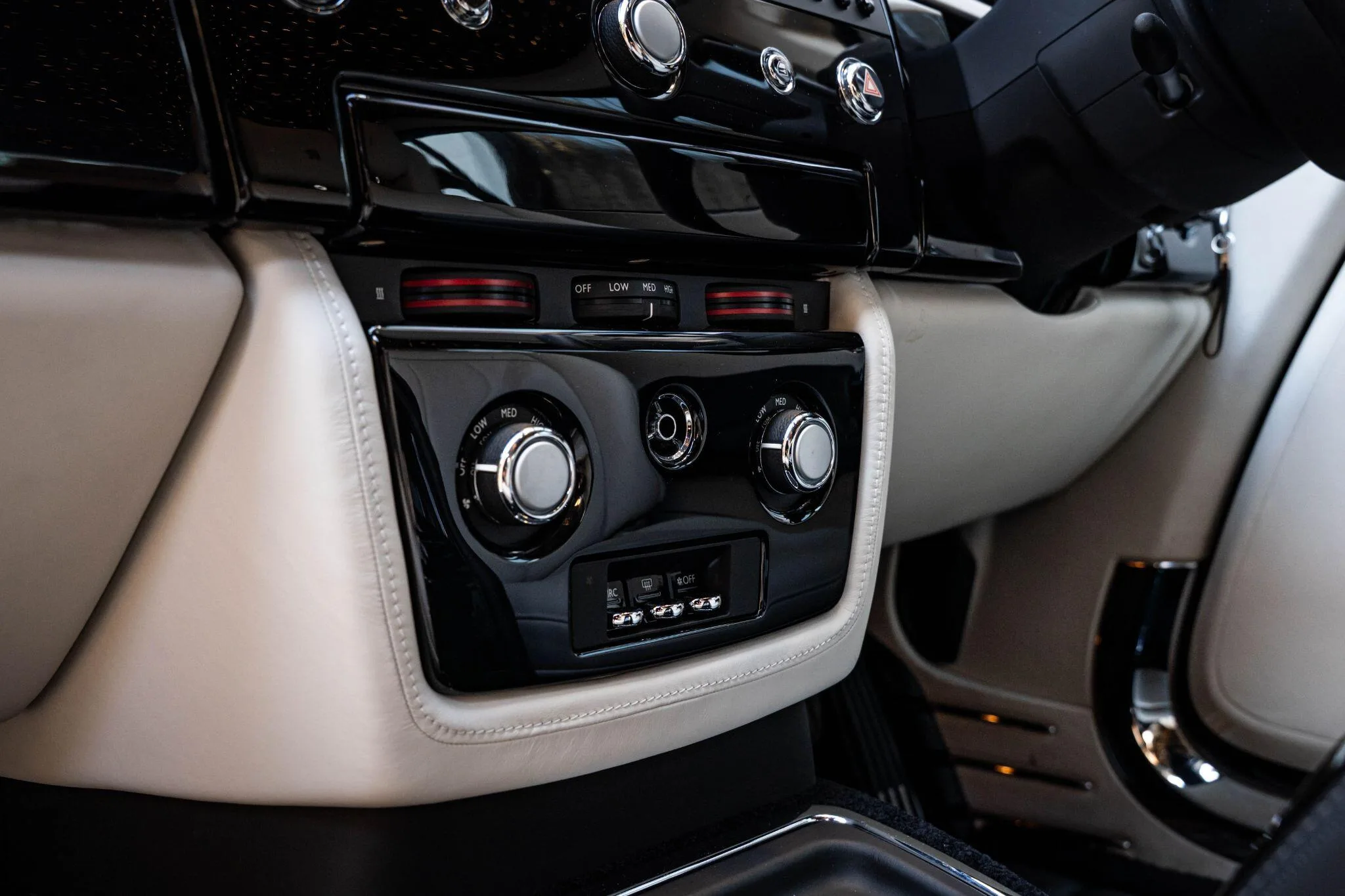 2016 Rolls-Royce Phantom Coupé Series II, 19/30