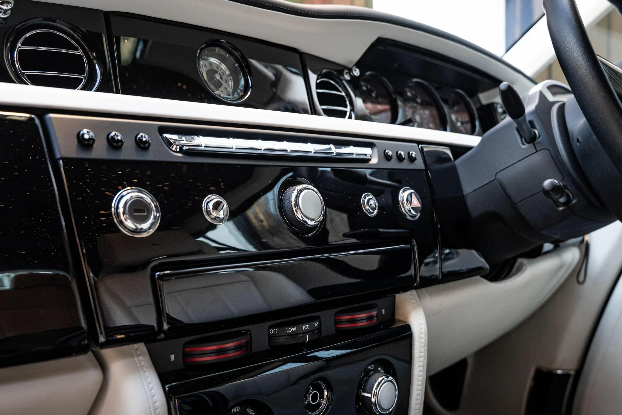 2016 Rolls-Royce Phantom Coupé Series II, 28/30
