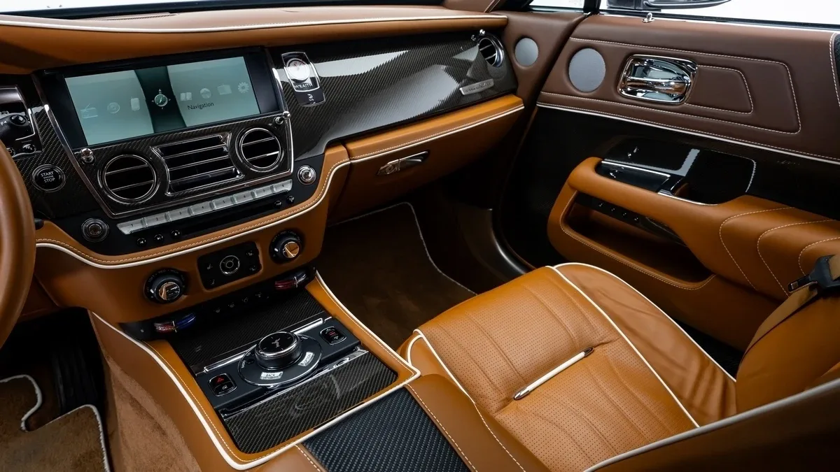 2016 Rolls-Royce Wraith offered by a specialist dealer in Dubai, United Arab Emirates, photo 15 of 25