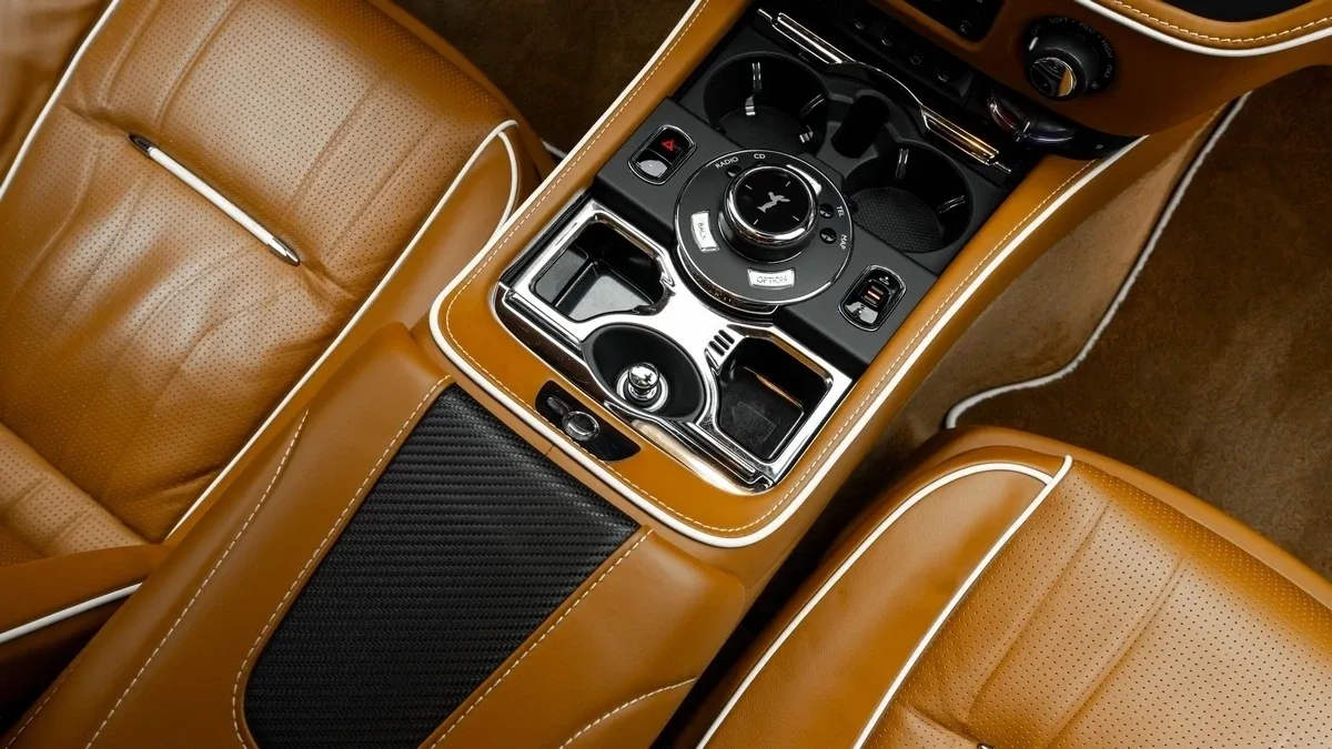 2016 Rolls-Royce Wraith offered by a specialist dealer in Dubai, United Arab Emirates, photo 17 of 25
