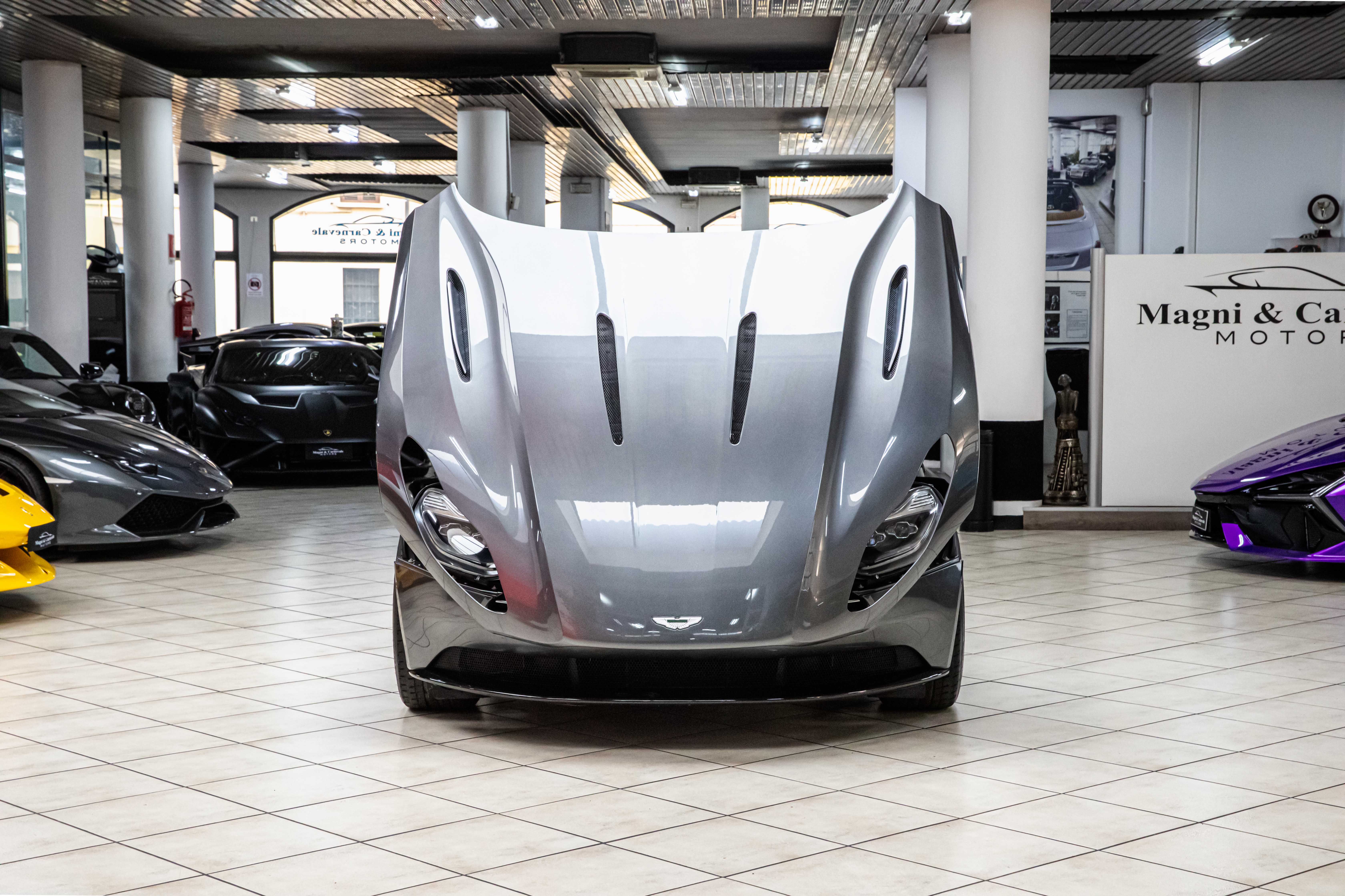 2017 Aston Martin DB11 V12, AMR pack offered by a specialist dealer in Milan, Italy, photo 15 of 20