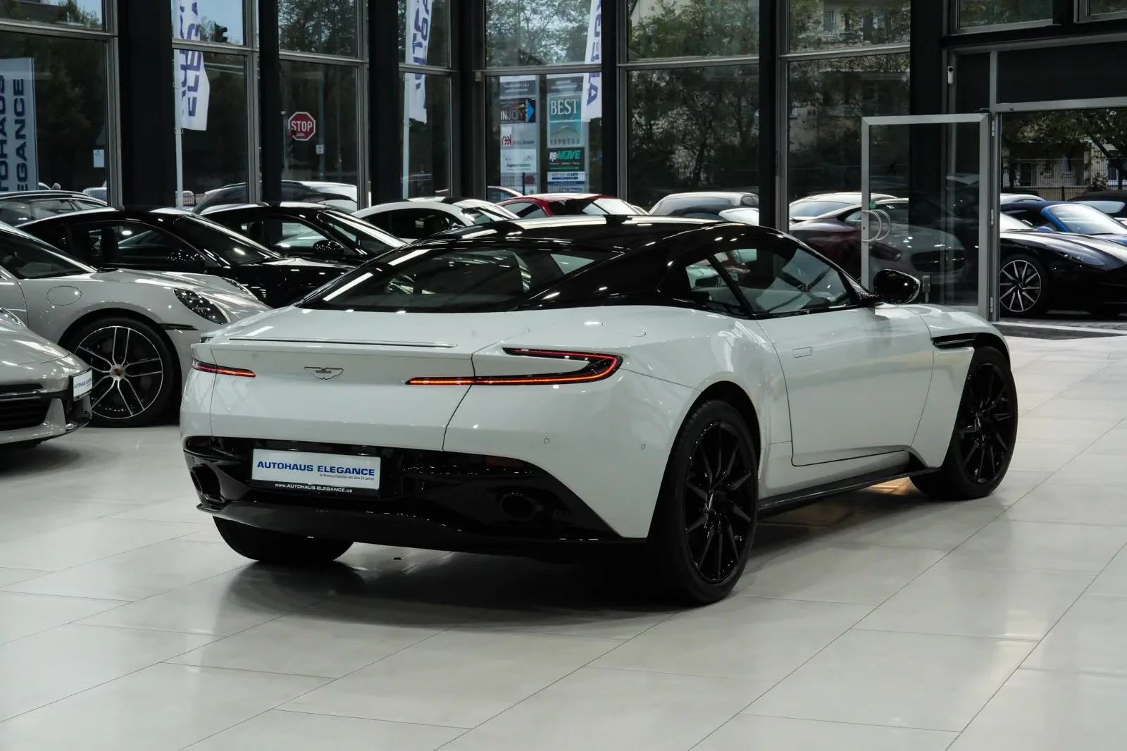 2017 Aston Martin DB11 V12, 2/28