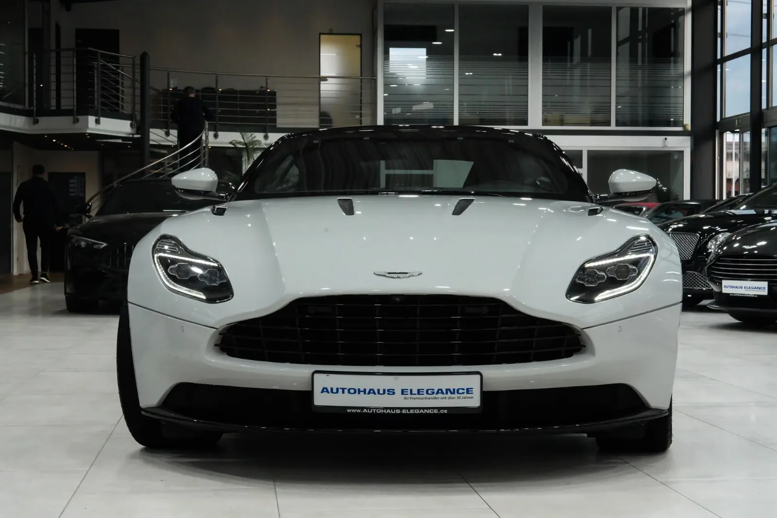 2017 Aston Martin DB11 V12, 7/28